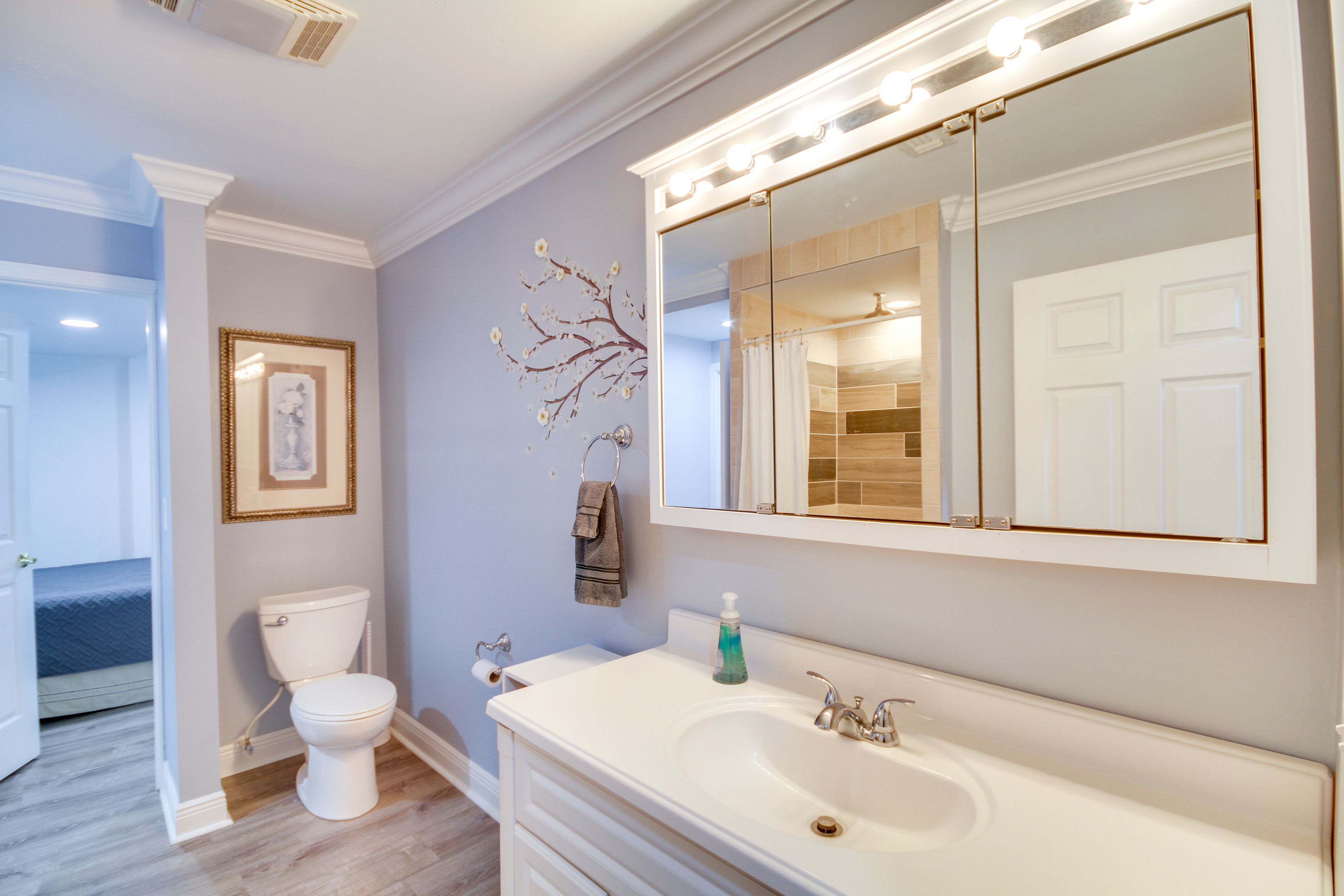 Full Bathroom | Towels Provided