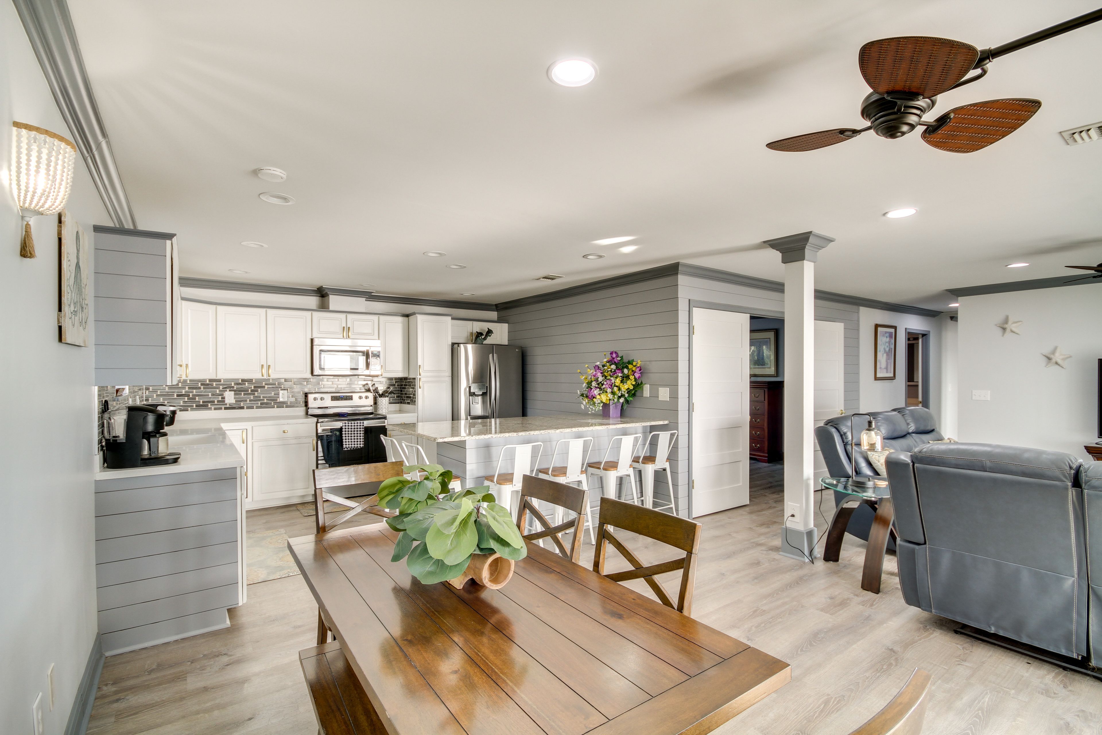 Dining Area | Dishware & Flatware Provided | Central A/C