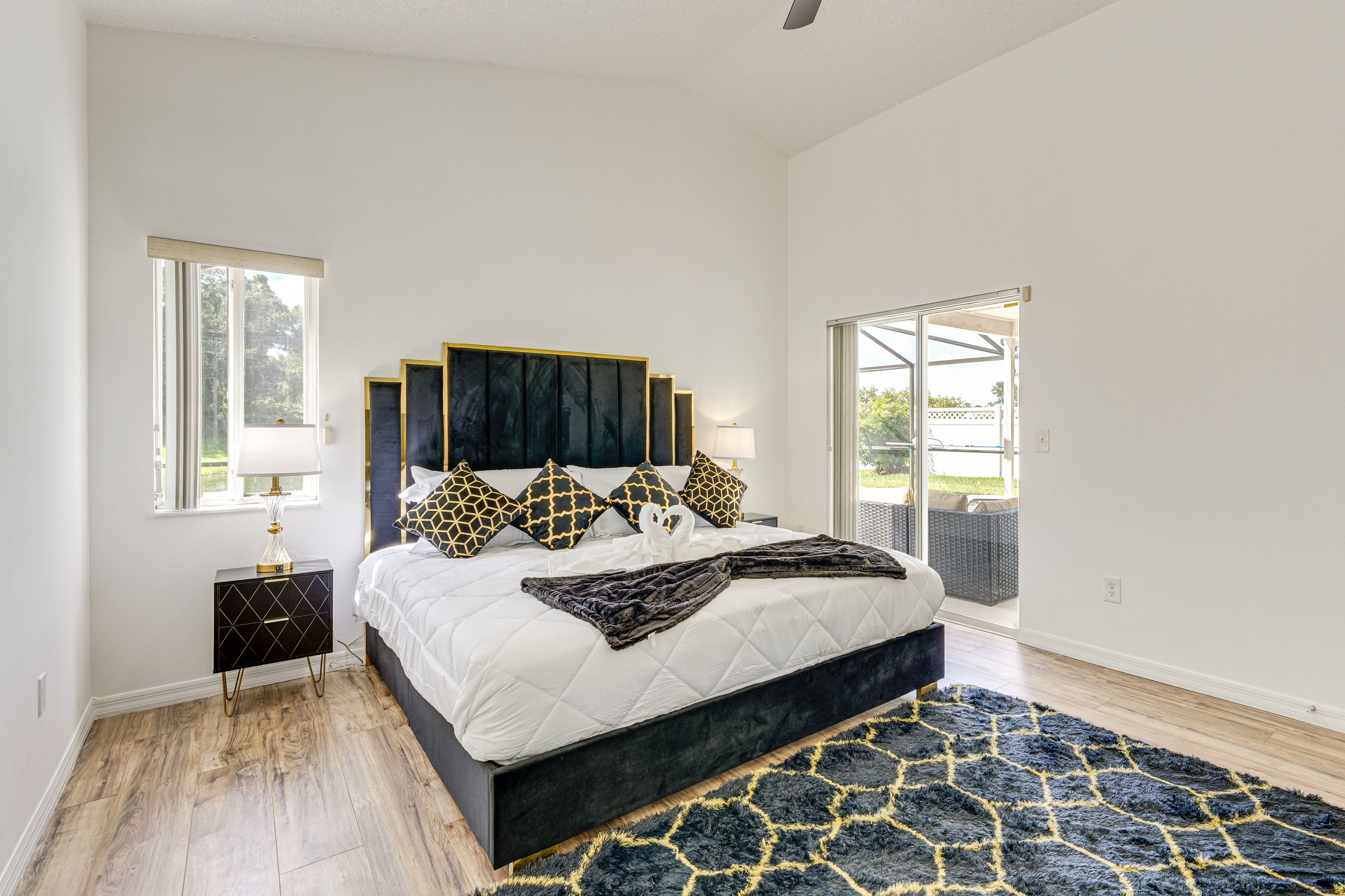 Bedroom 1 | King Bed | En-Suite Bathroom