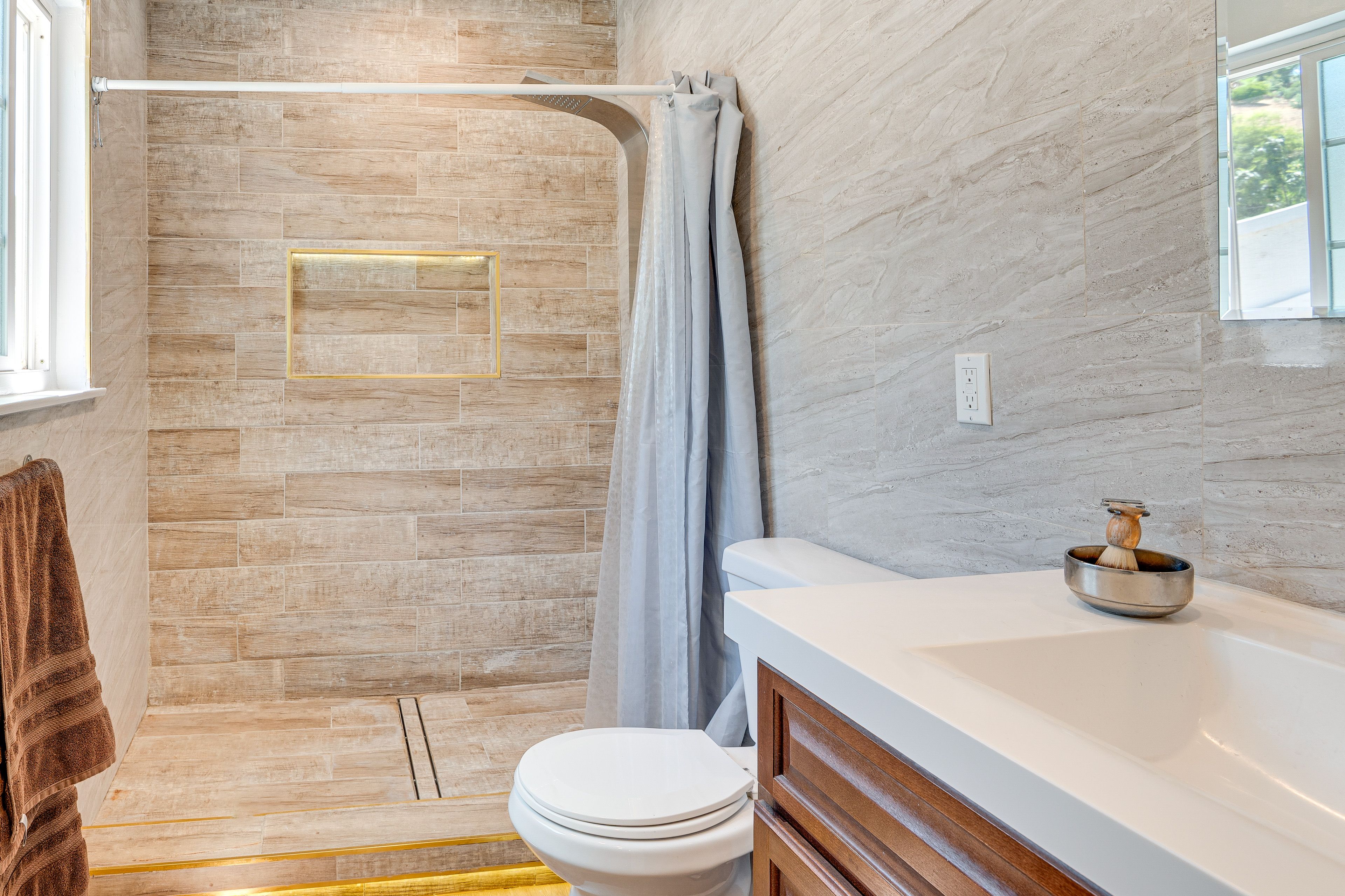 Full Bathroom