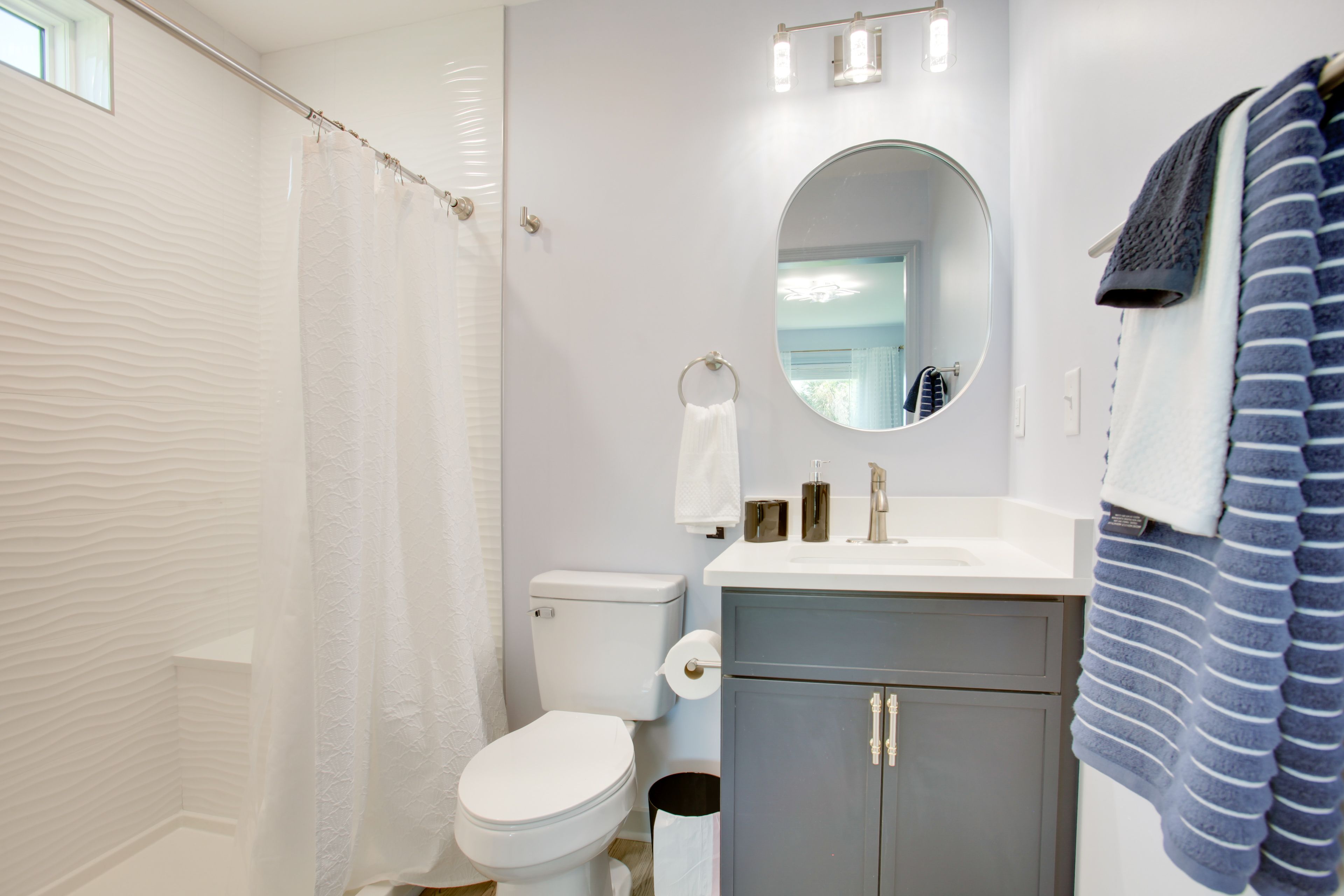 En-Suite Bathroom | Towels & Linens Provided