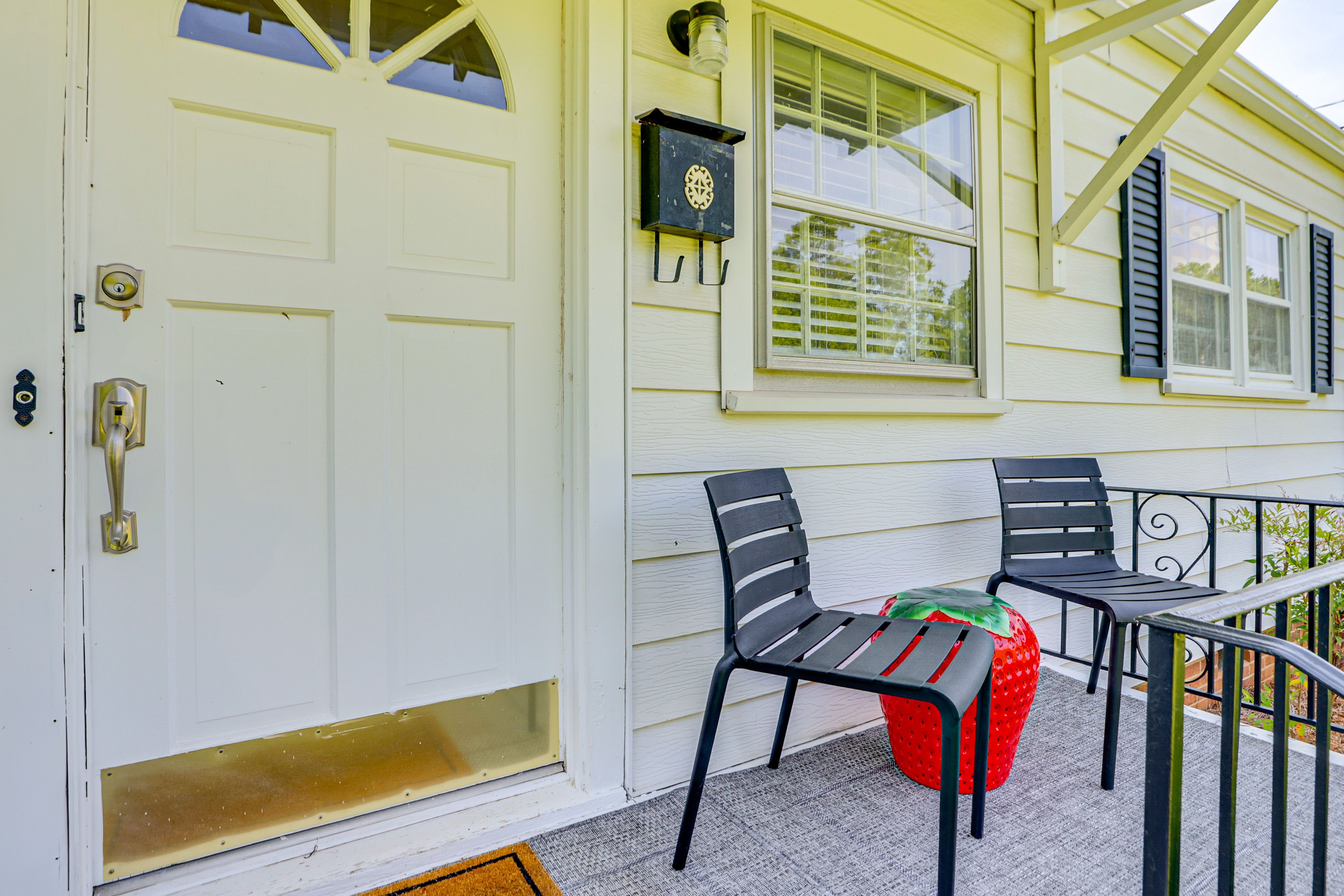 Front Porch | Seating