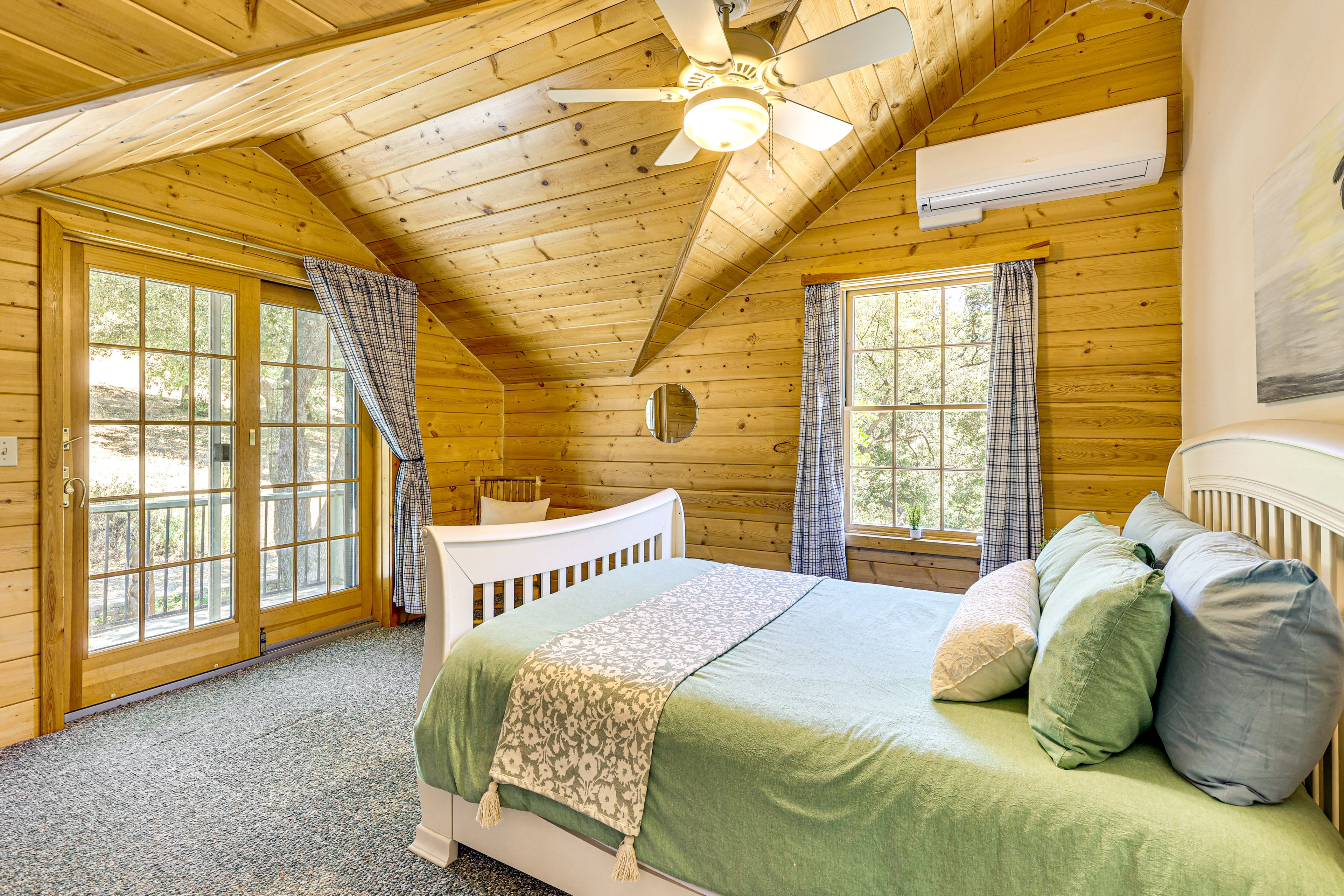 Bedroom 2 | Full Bed | Upper Floor