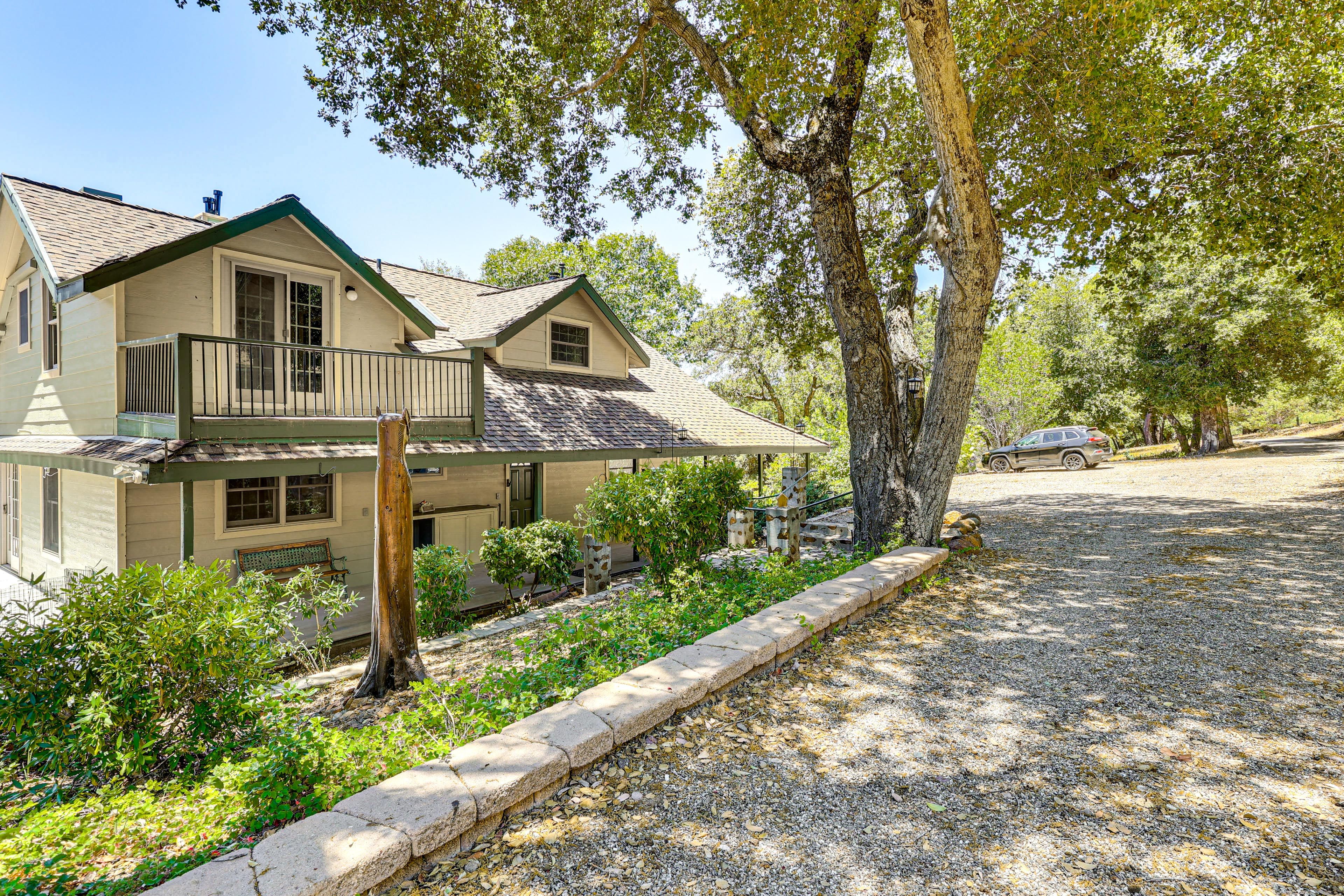 Parking | Driveway (4 Vehicles) | Carport (2 Vehicles)