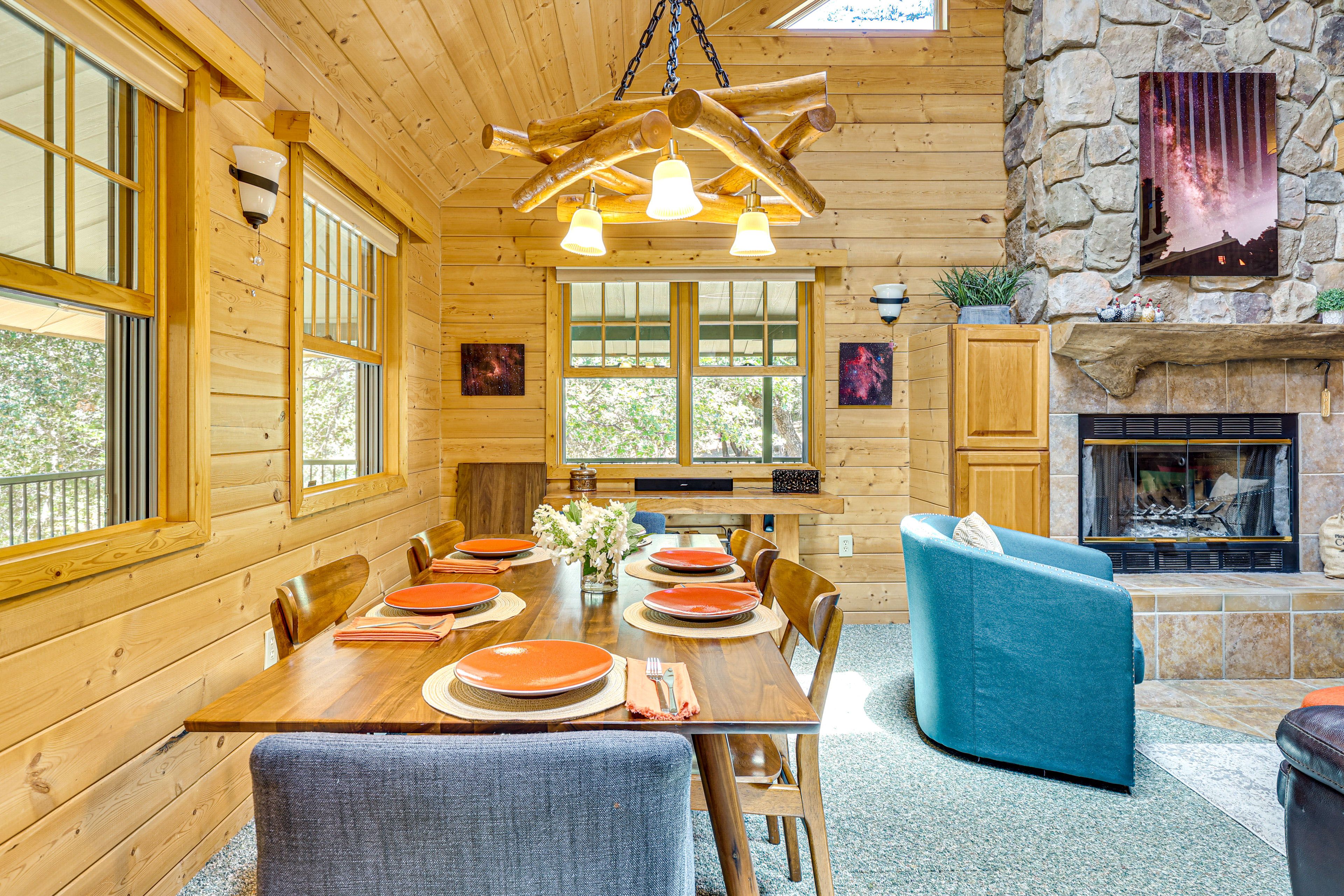 Dining Area | Dishware/Flatware Provided | Main Floor