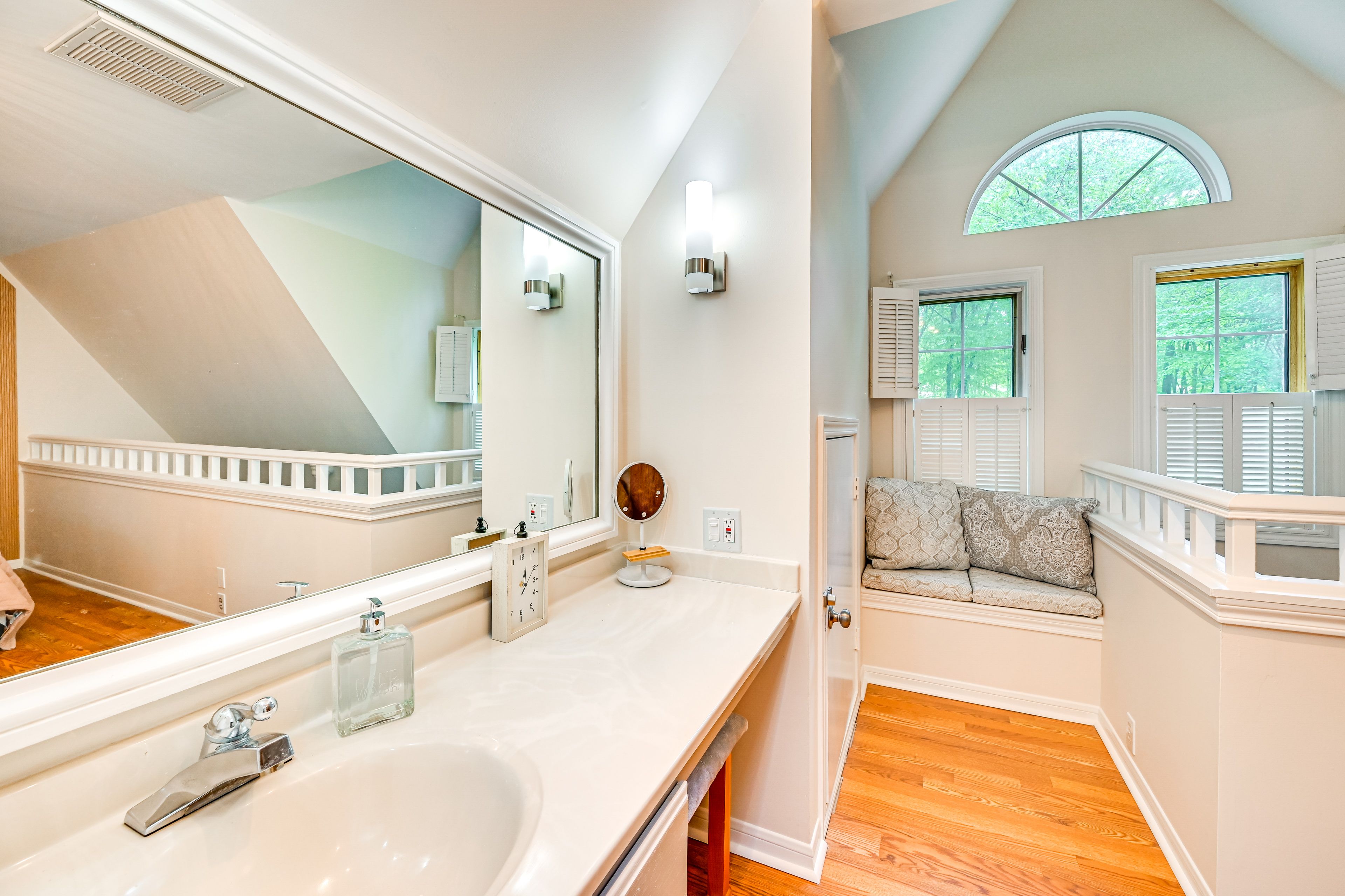Full Bathroom | Loft