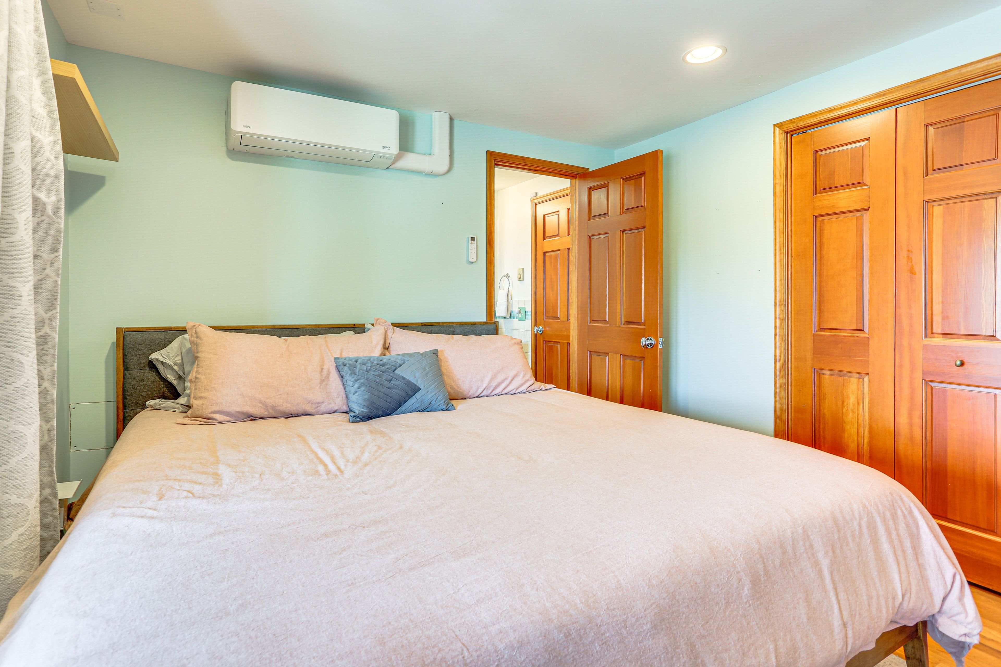 Bedroom 3 | King Bed | 1st Floor