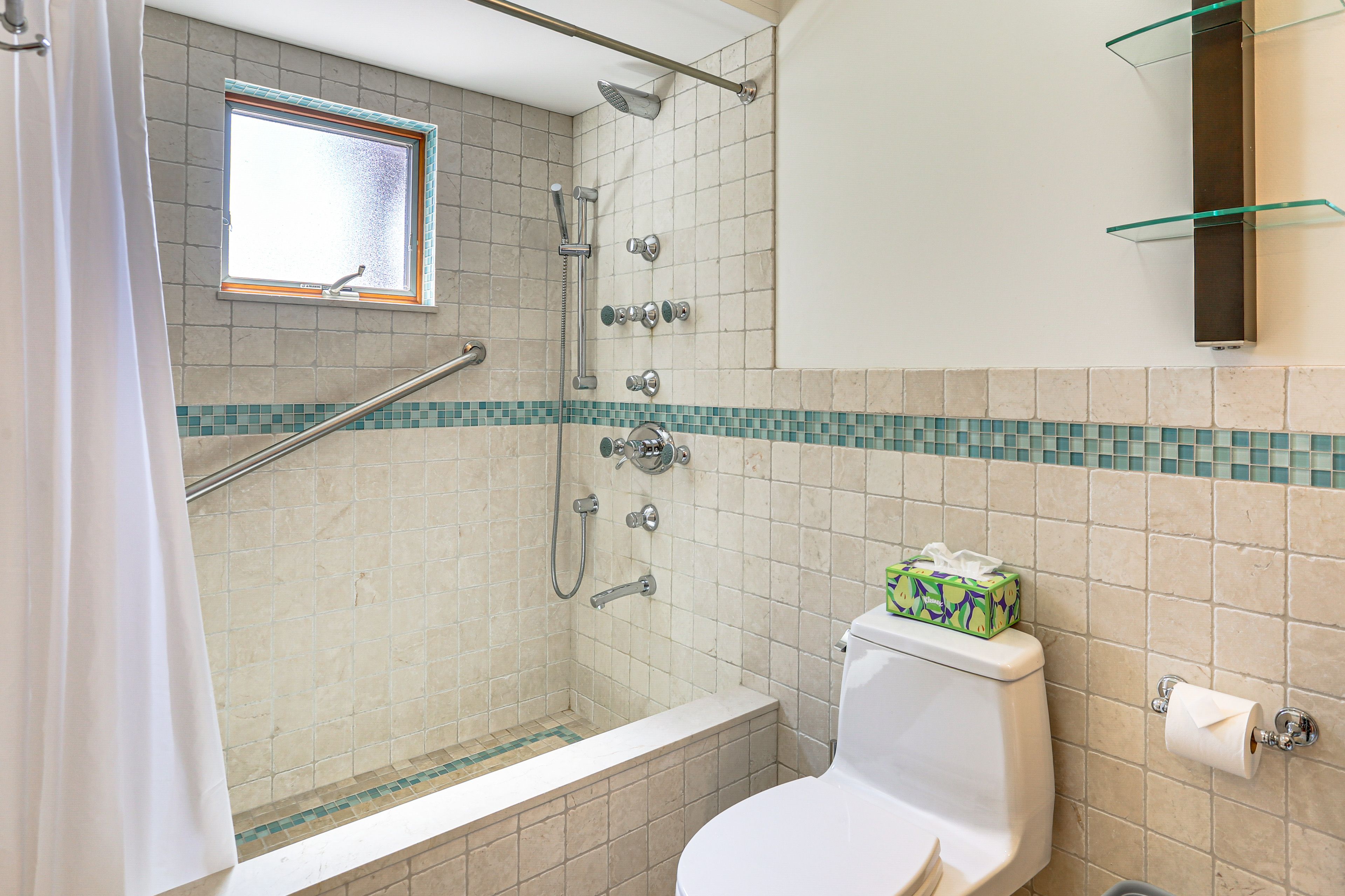 Full Bathroom | 1st Floor