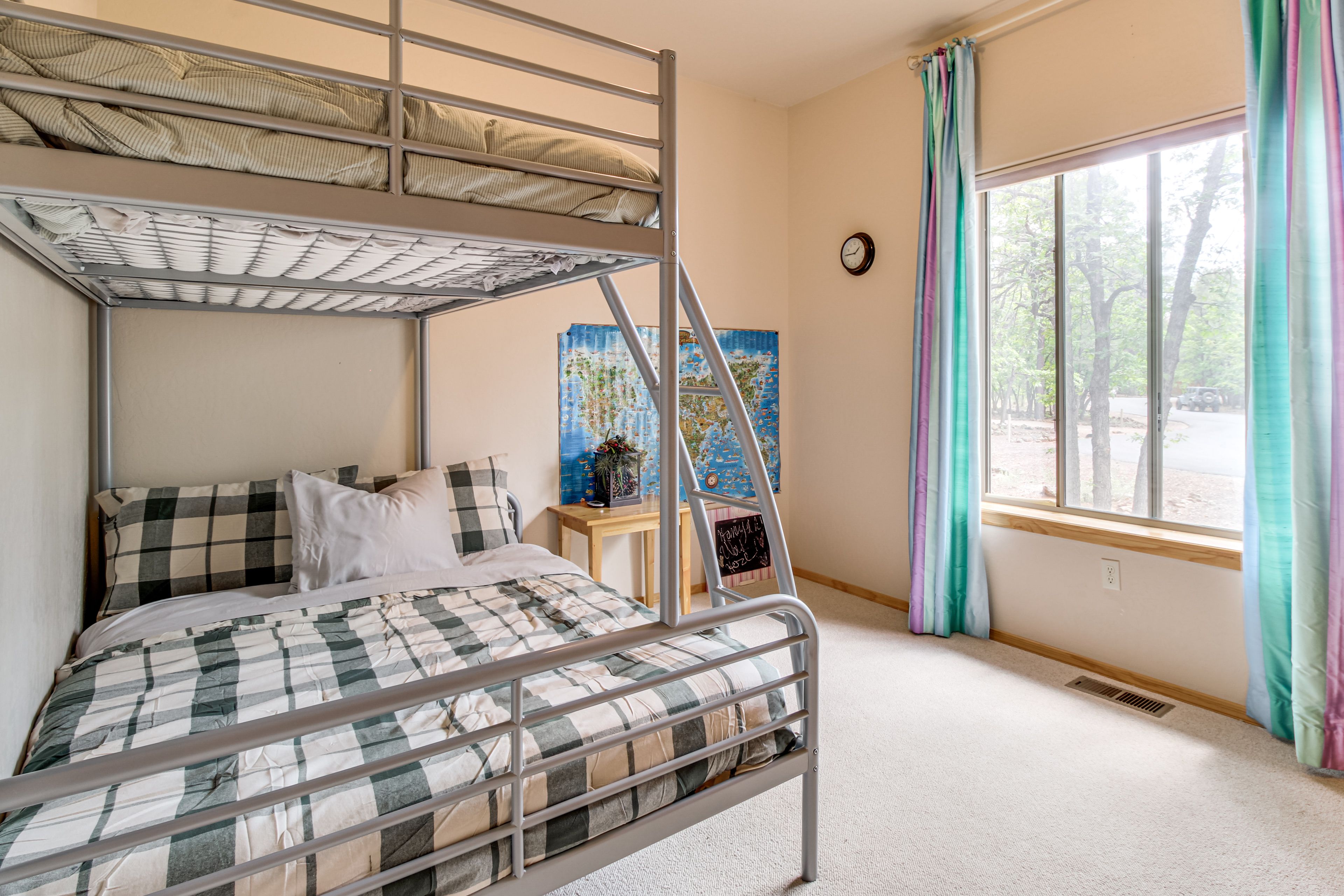 Bedroom 3 | Twin/Full Bunk Bed