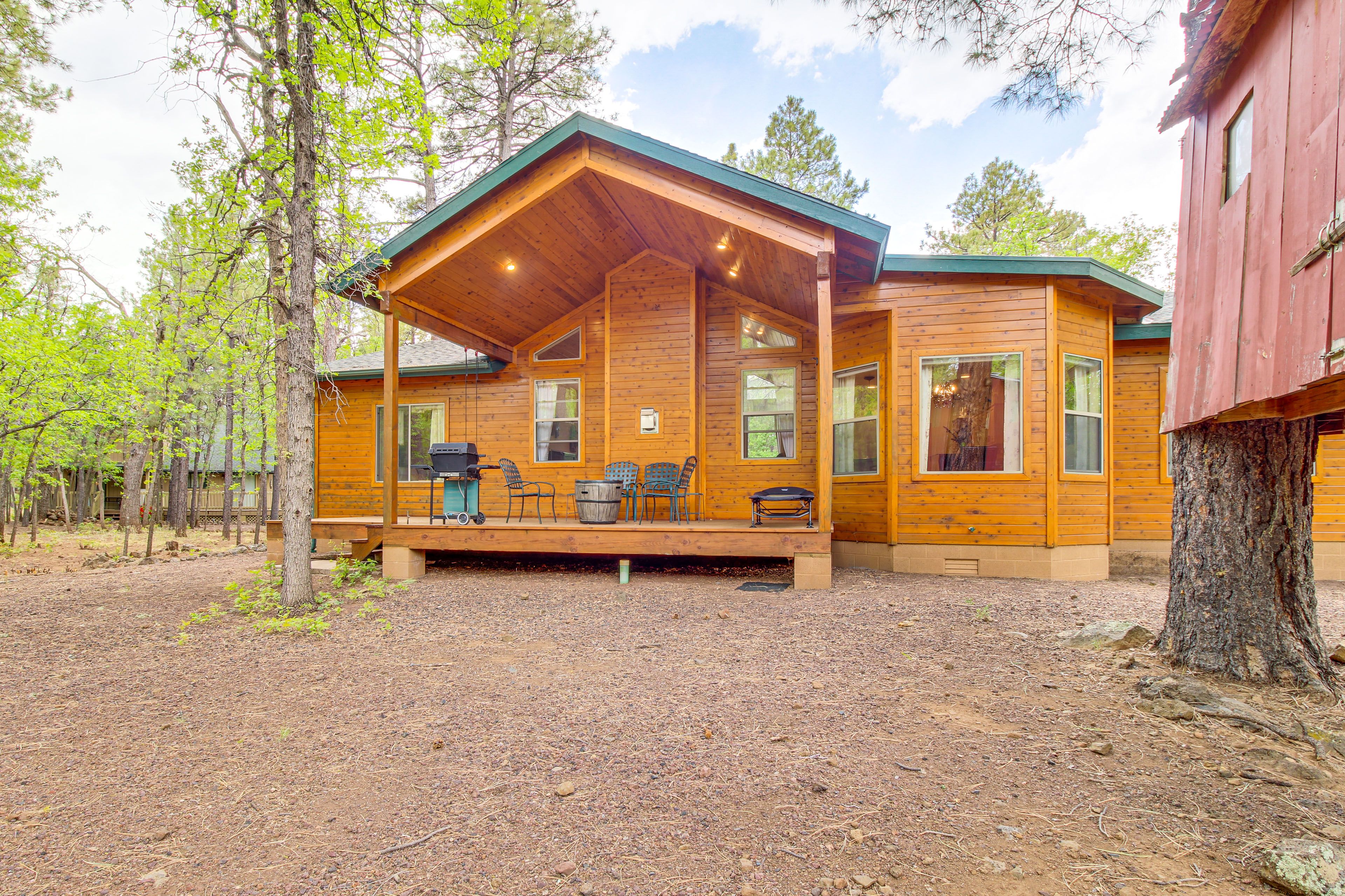 Pinetop Vacation Rental | 3BR | 2BA | Steps Required | 1,635 Sq Ft