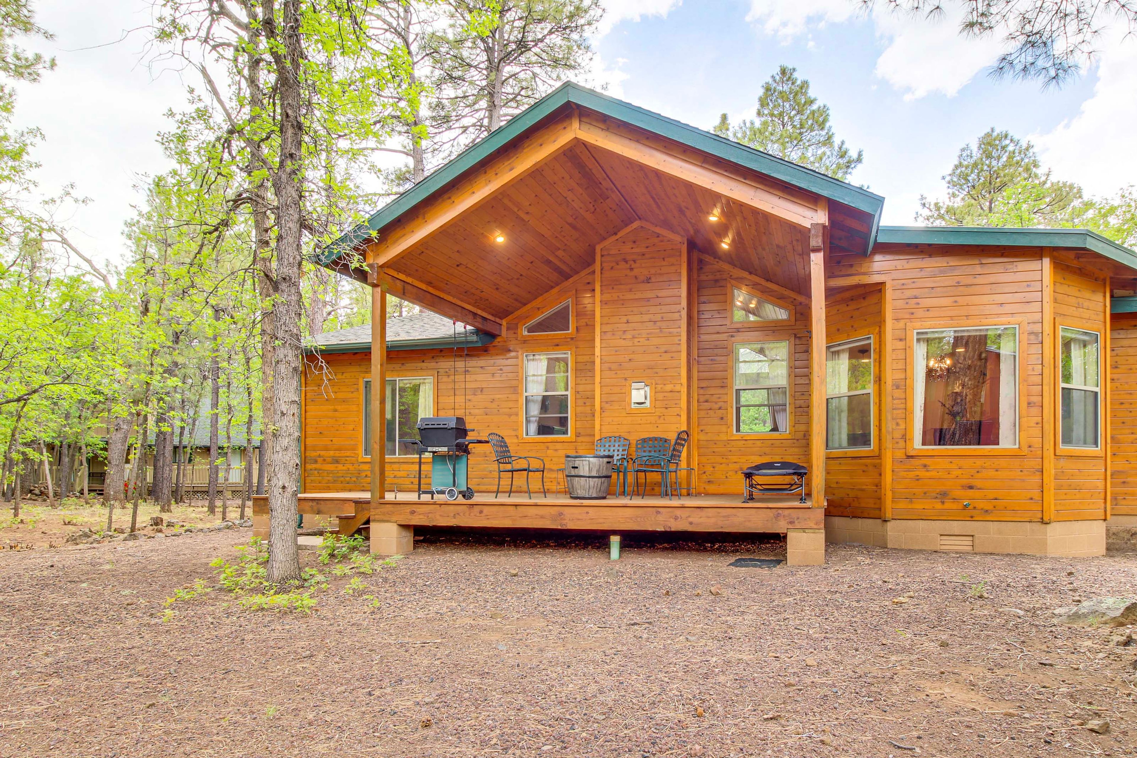 Pinetop Vacation Rental | 3BR | 2BA | Steps Required | 1,635 Sq Ft