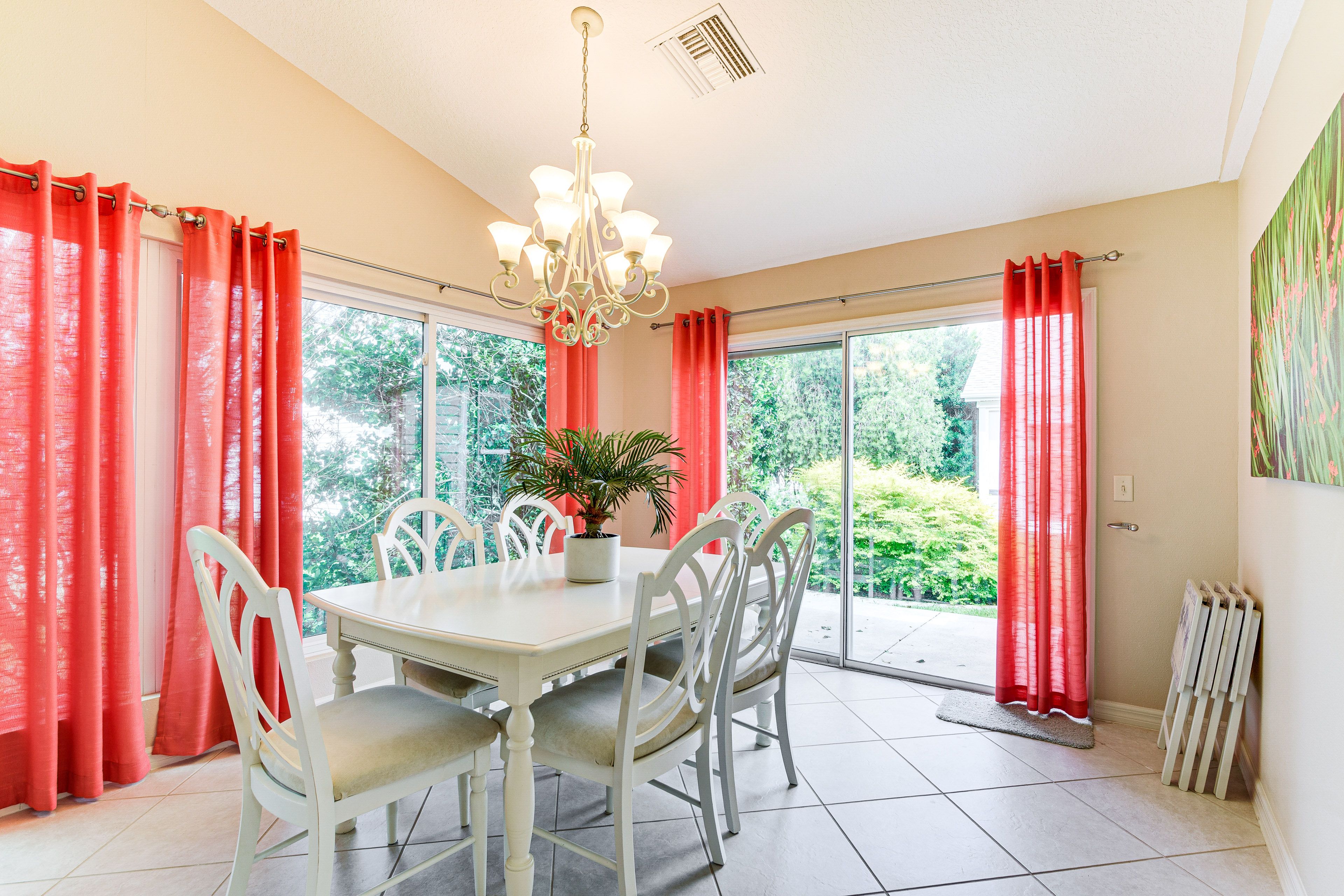 Dining Table | Dishware & Flatware