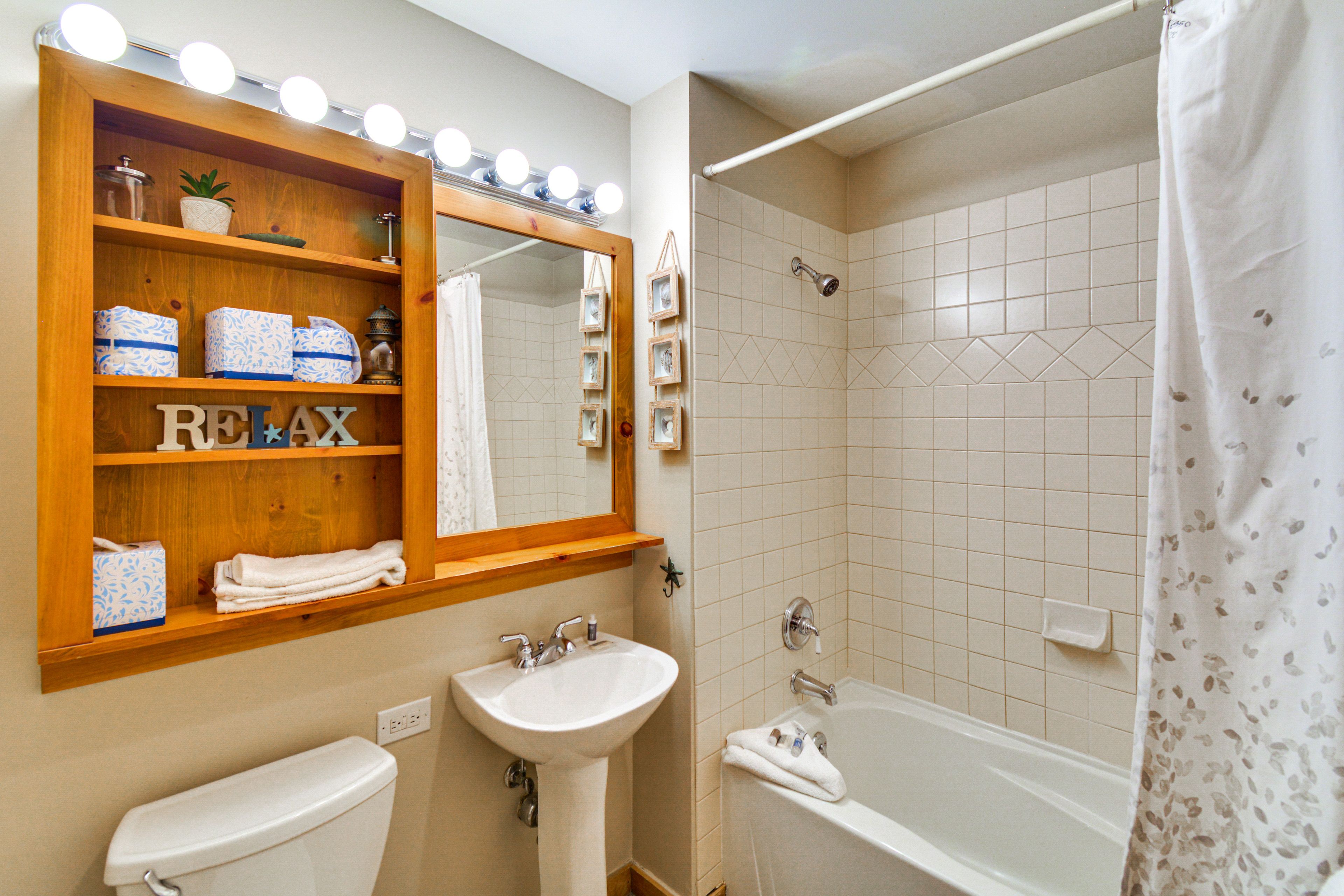Full Bath | Towels