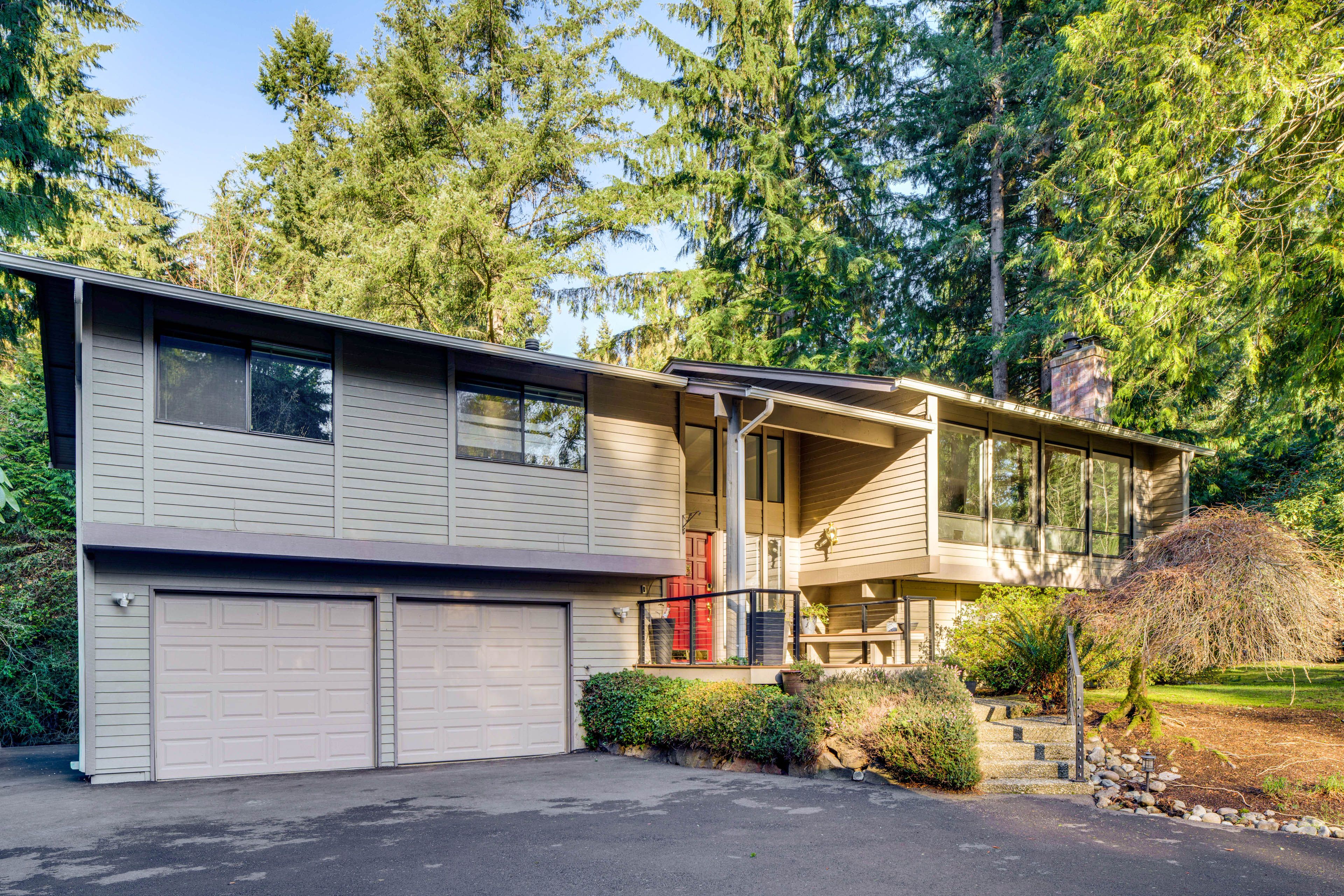 Parking | Garage (2 Vehicles) | Driveway (1 Vehicle) | Trailer