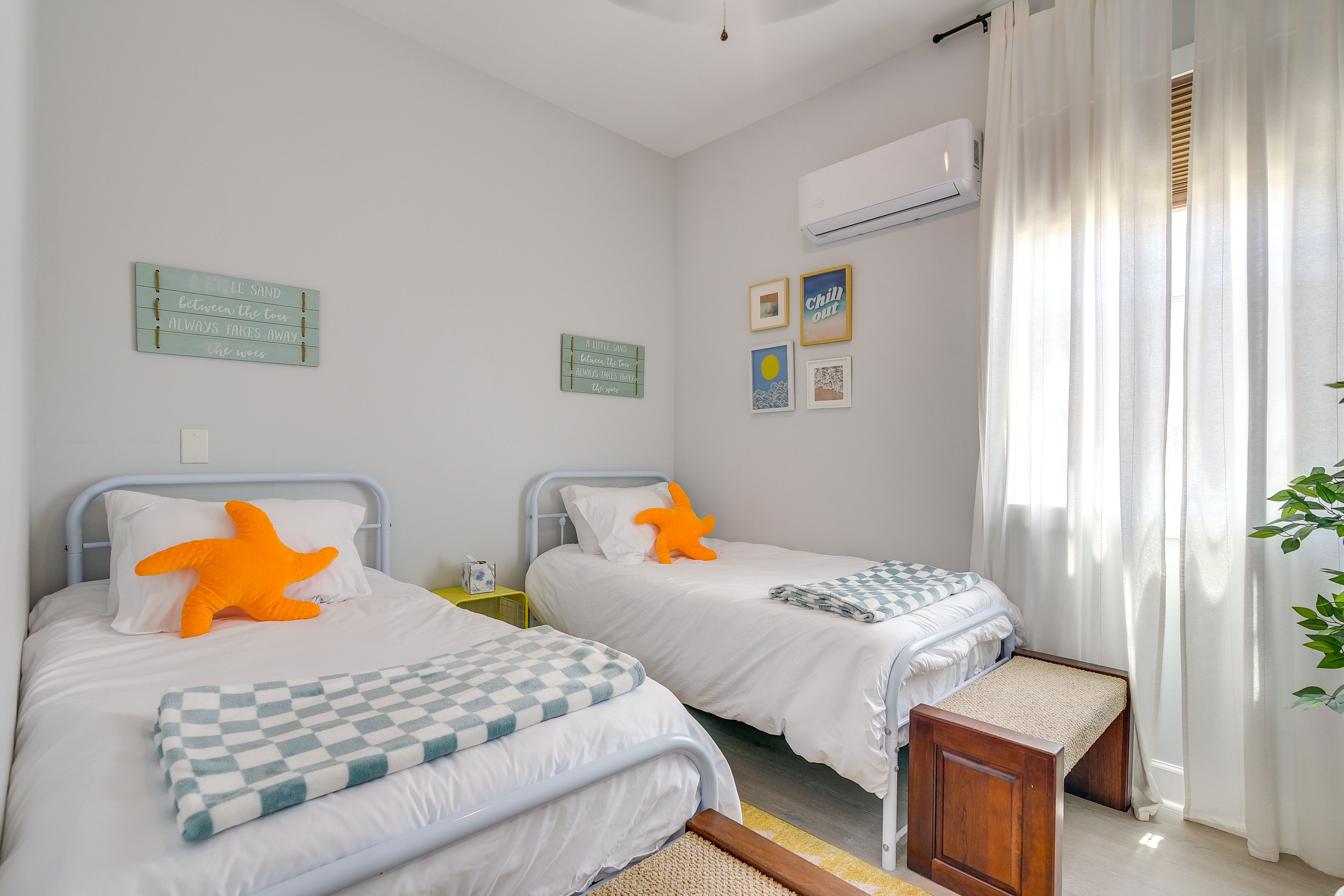 Bedroom 2 | 2 Twin Beds