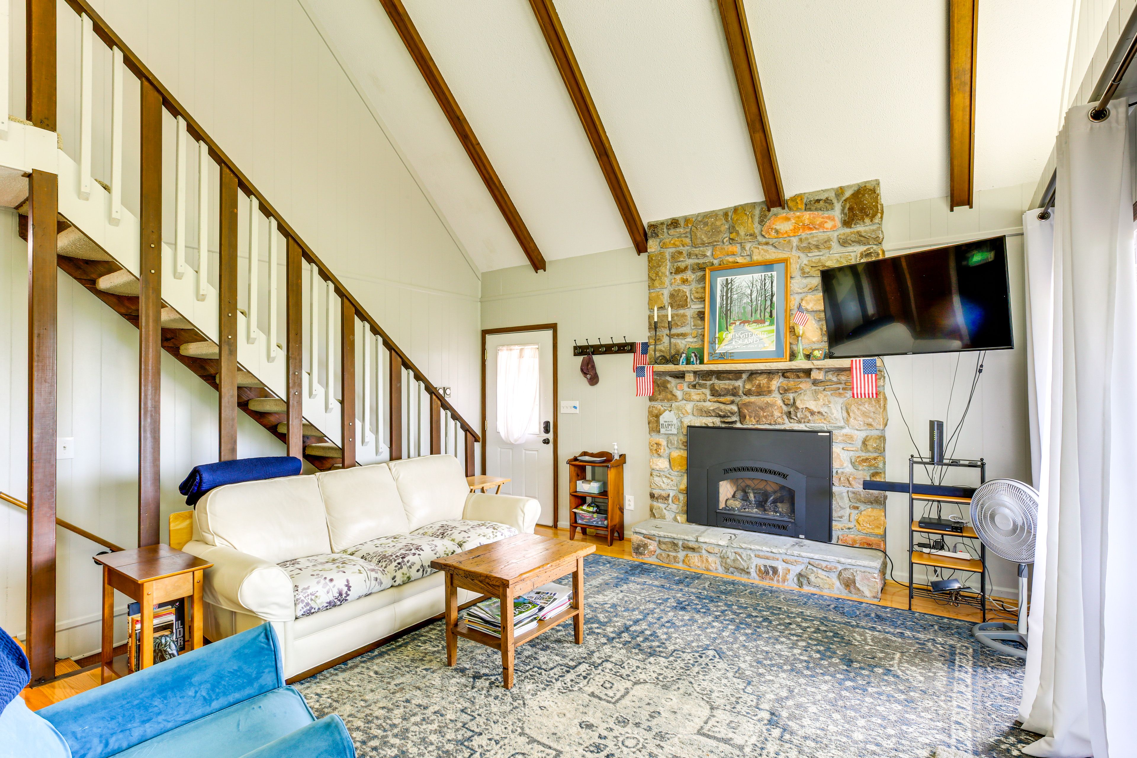 Living Room | Full Sleeper Sofa | Main Level