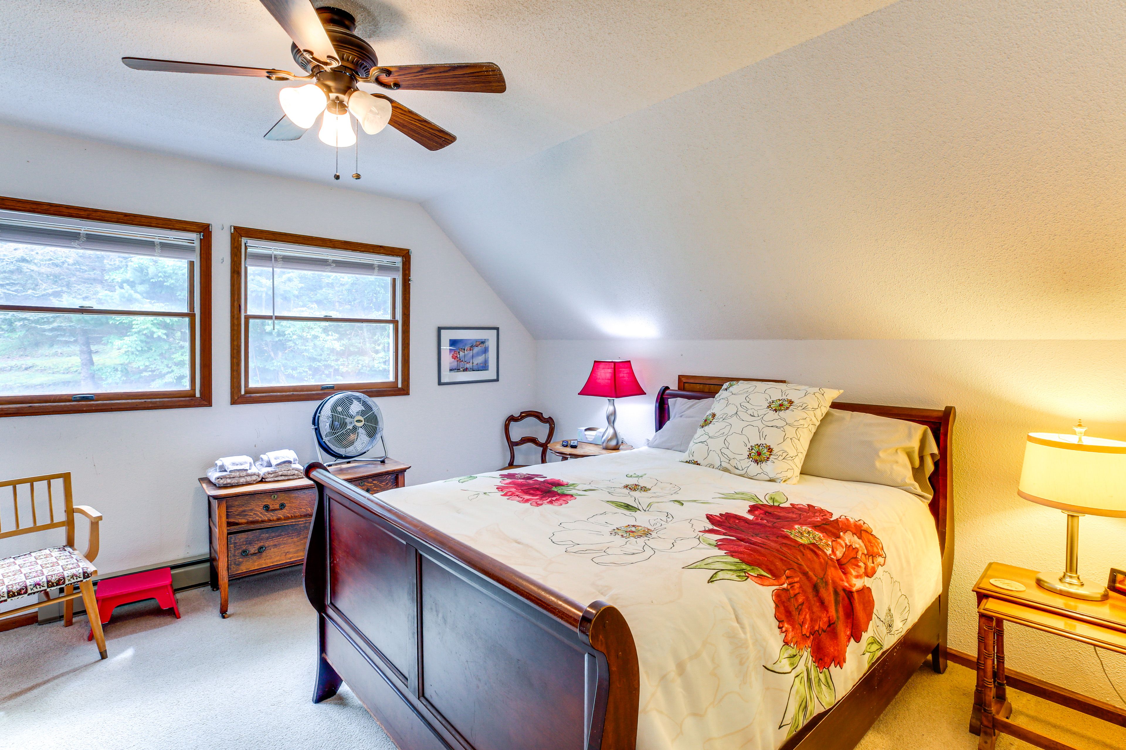 Bedroom 1 | Queen Bed | Upper Level