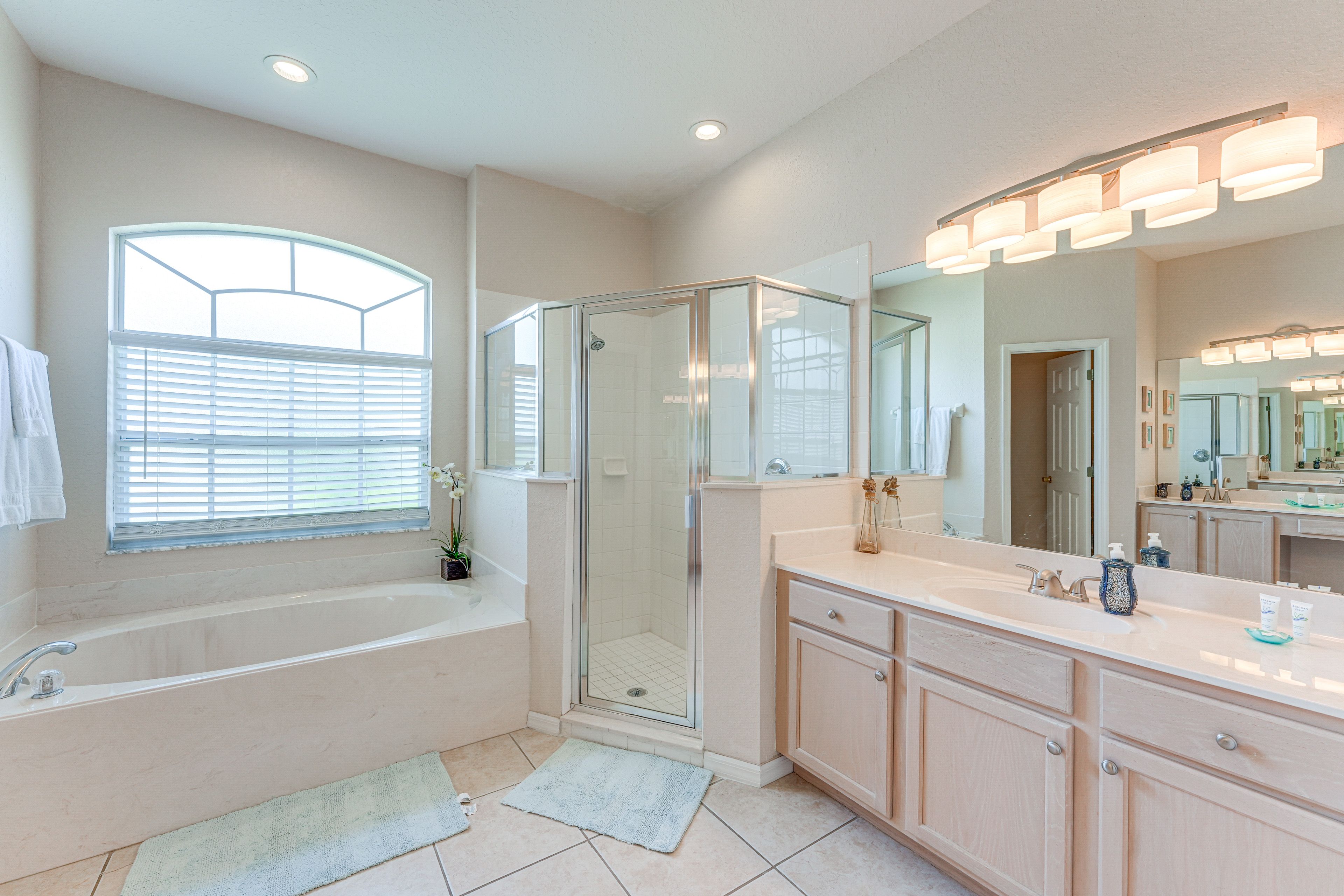 Full Bathroom | Towels Provided