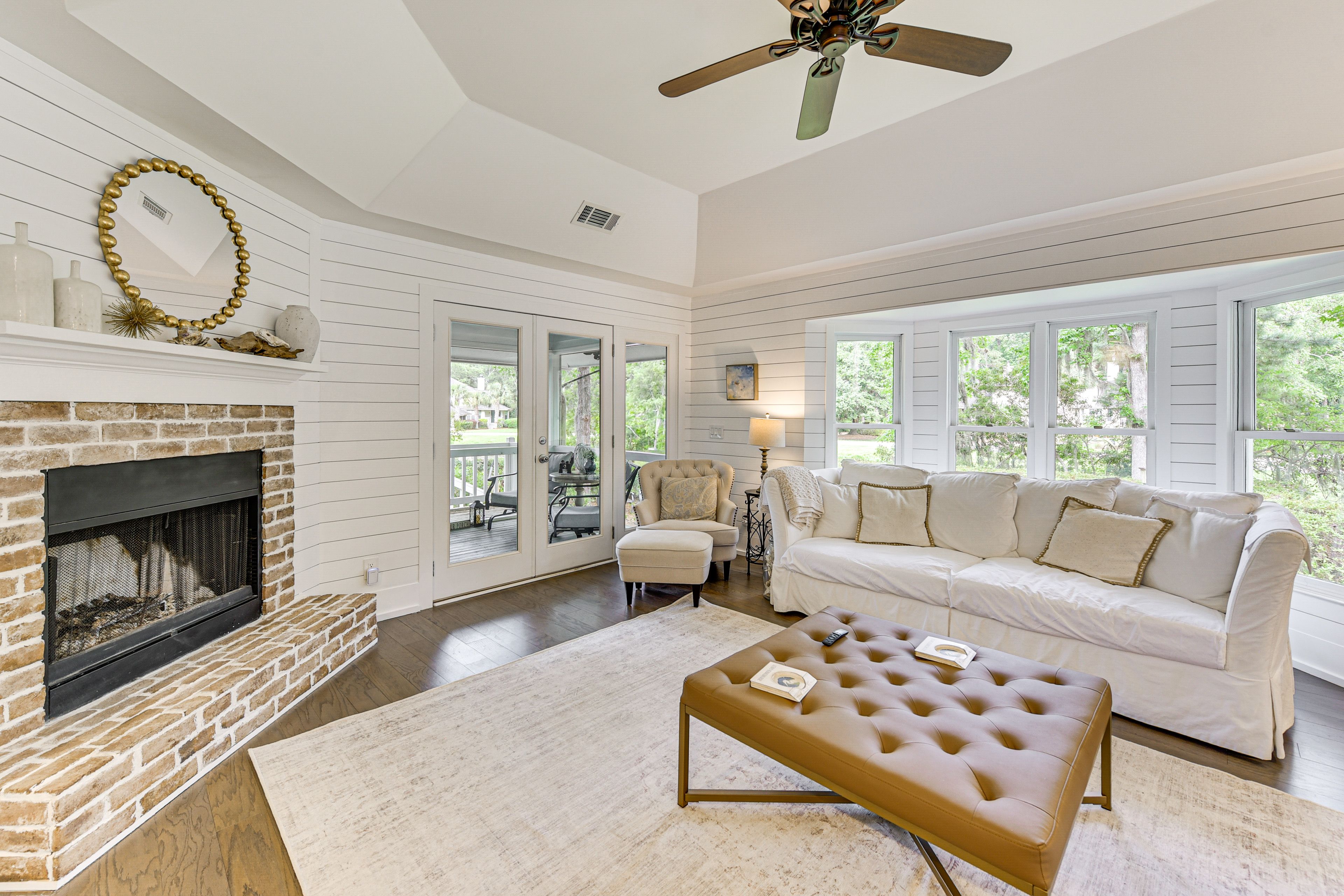 Living Room | 1st Floor | Gas Fireplace | Smart TV | Free WiFi