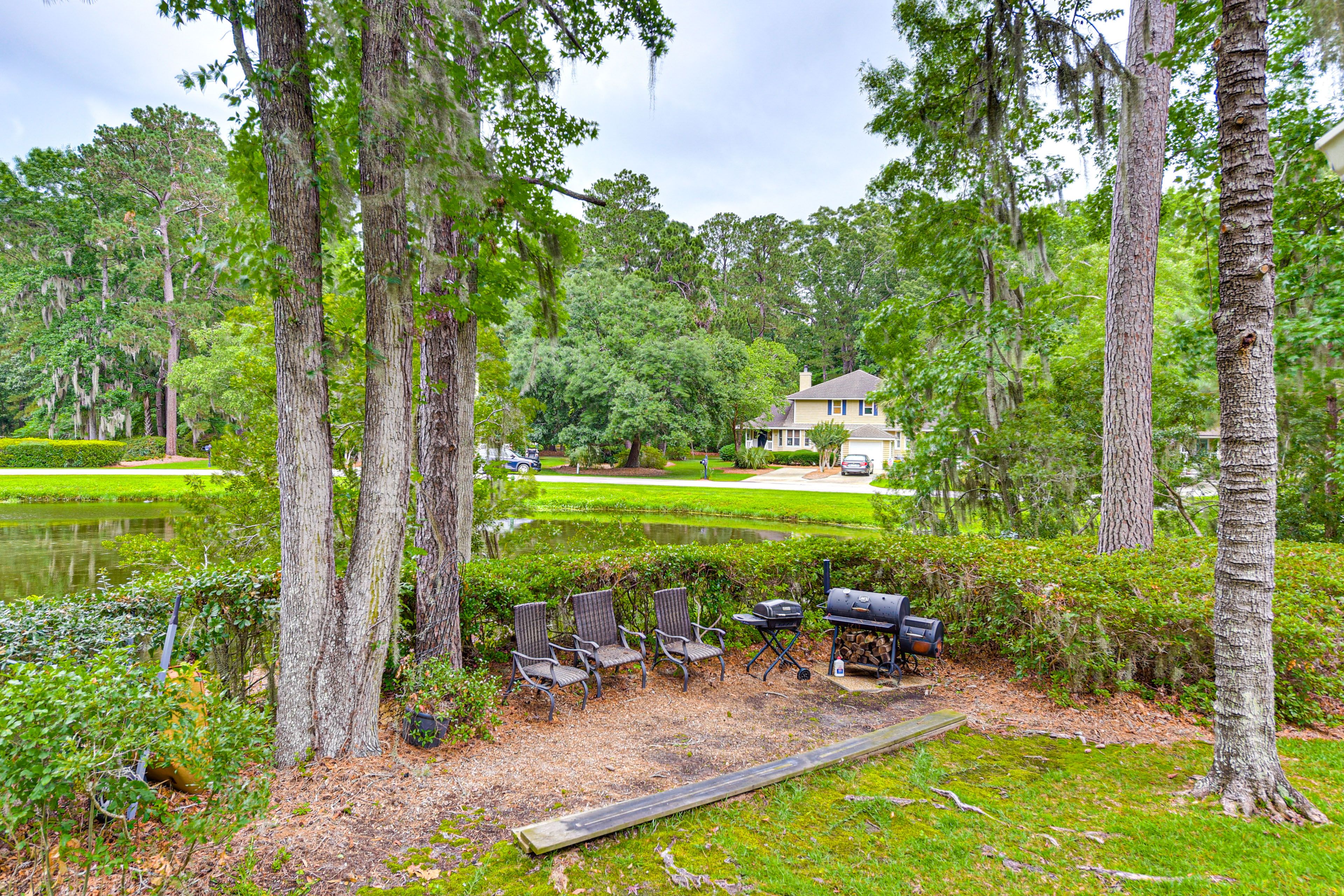 Private Yard | Charcoal Smoker & Grill