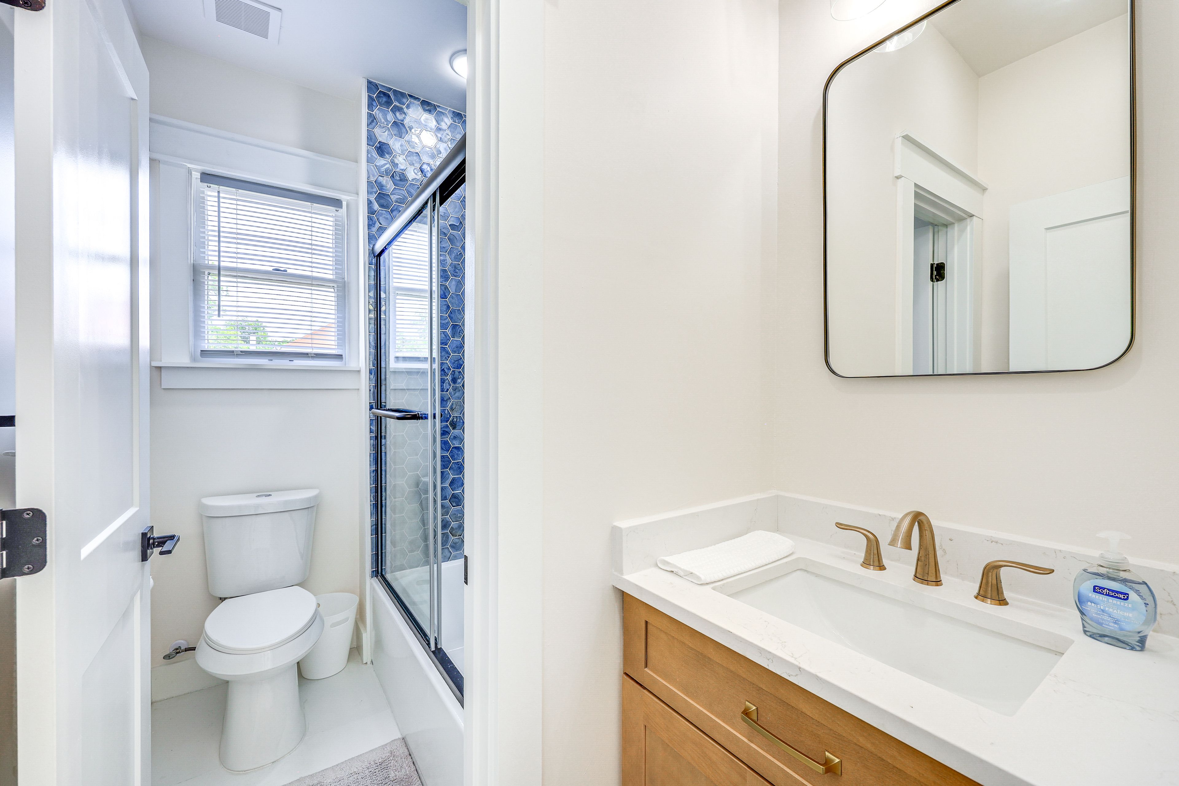 Full Bathroom | 2nd Floor