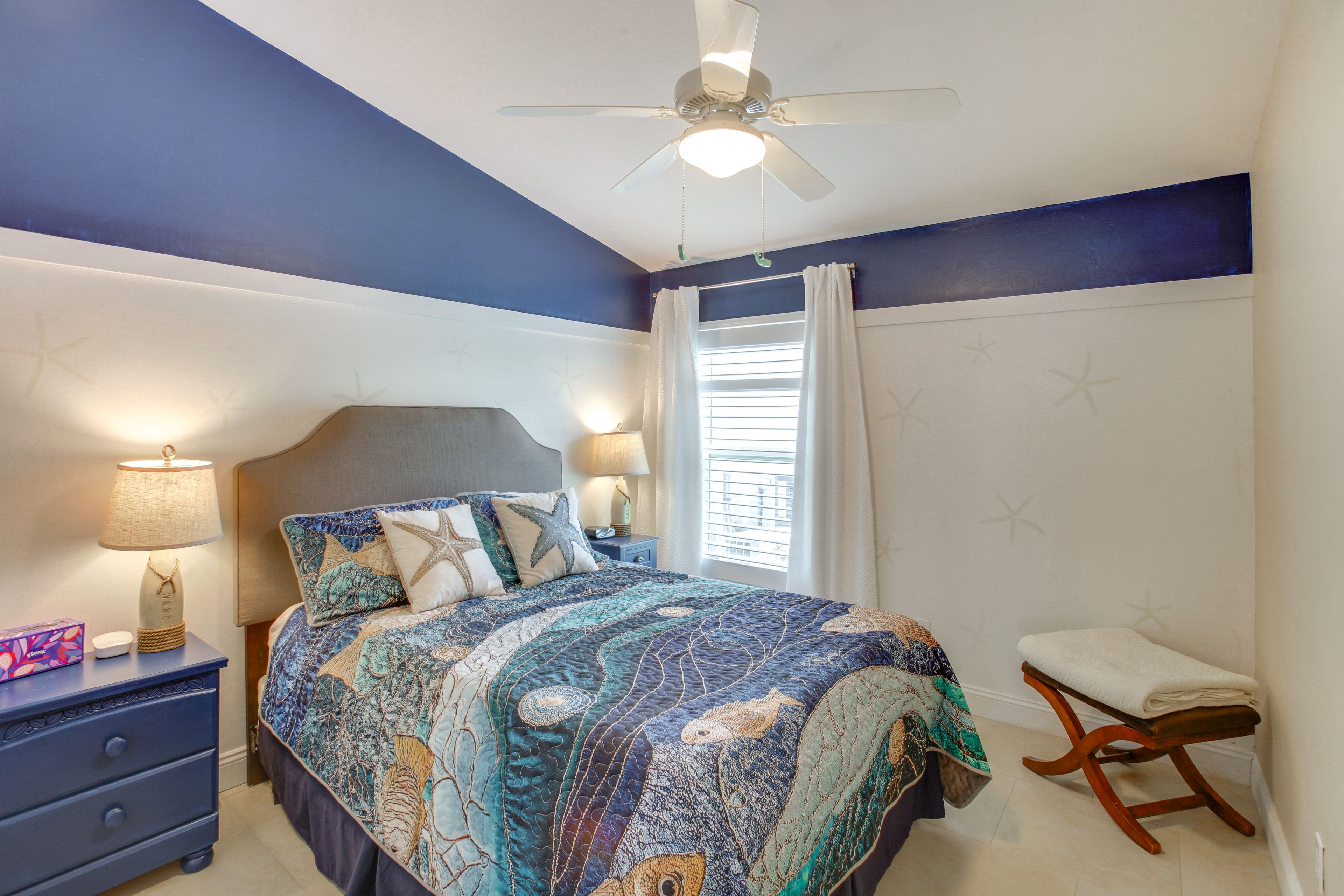 Bedroom 3 | Queen Bed