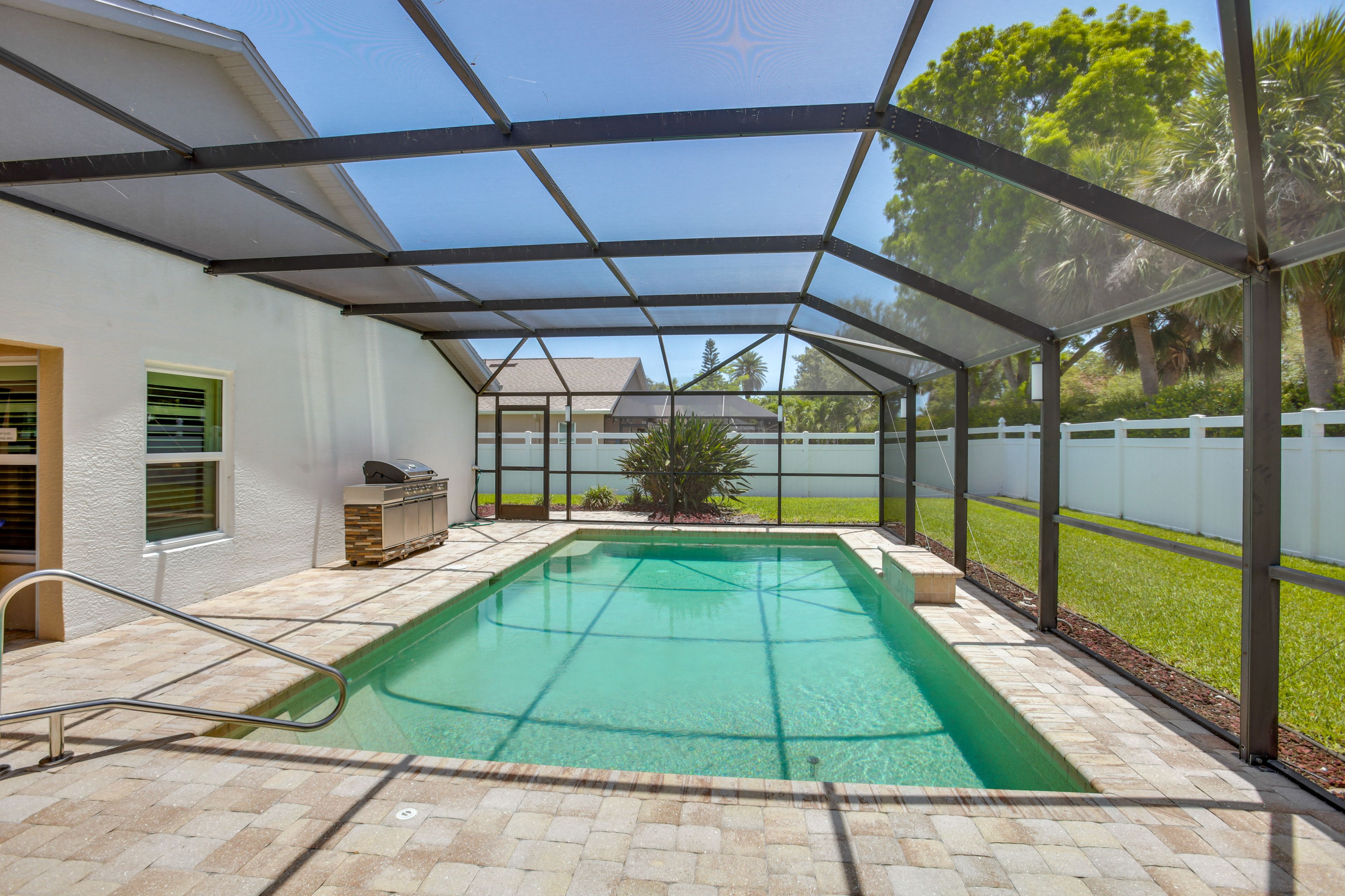 Screened Lanai w/ Pool