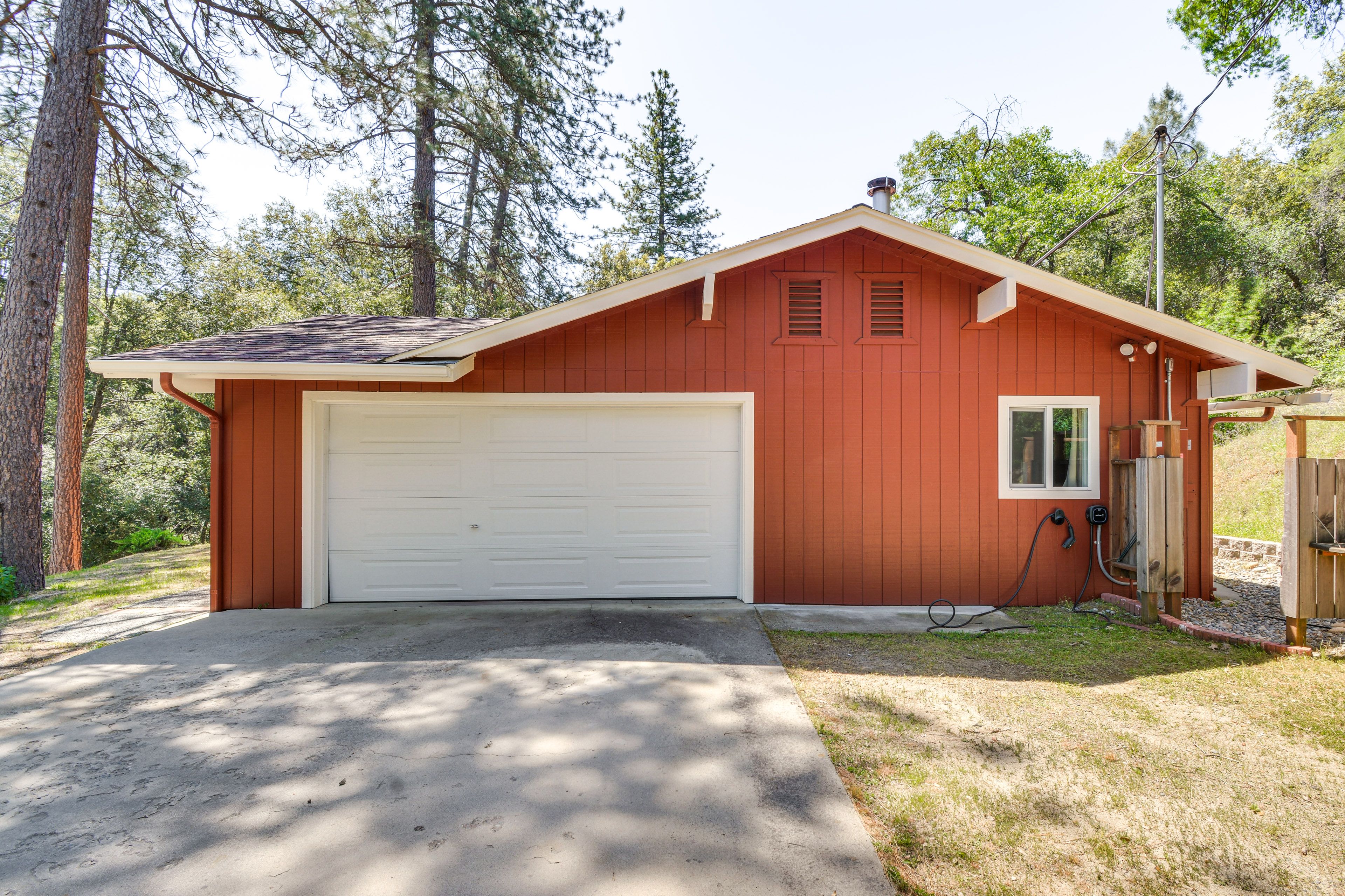 Parking | Garage (2 Vehicles) | Driveway (4 Vehicles)