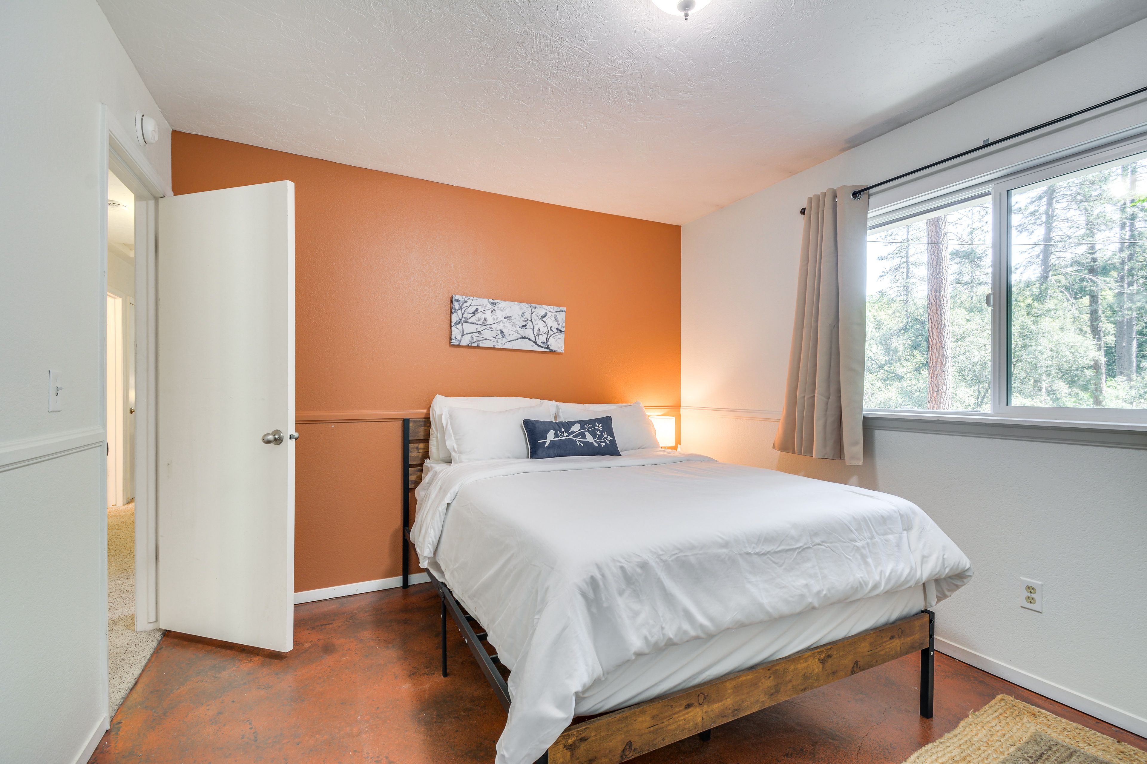 Bedroom 3 | Queen Bed