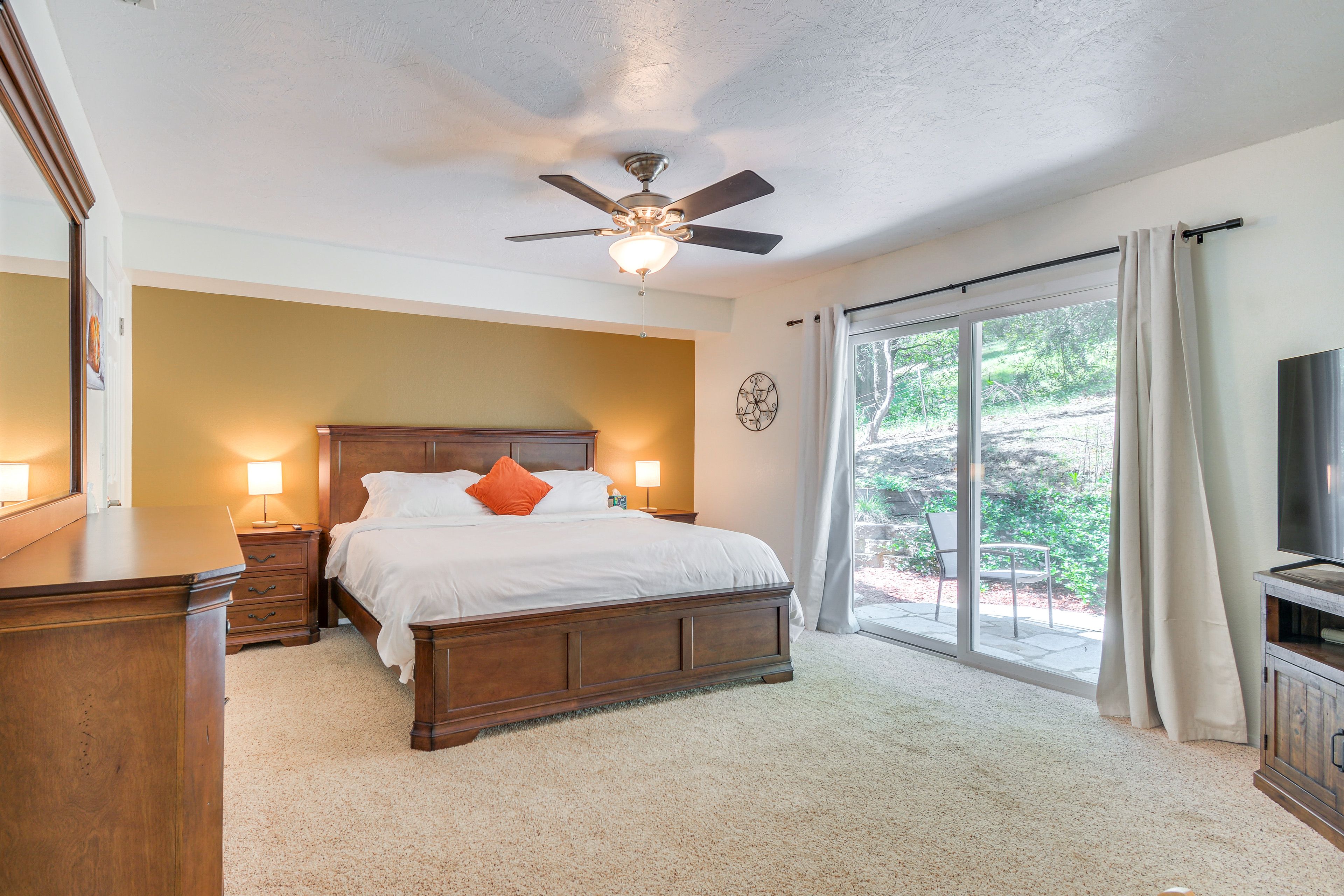Bedroom 1 | King Bed | Smart TV