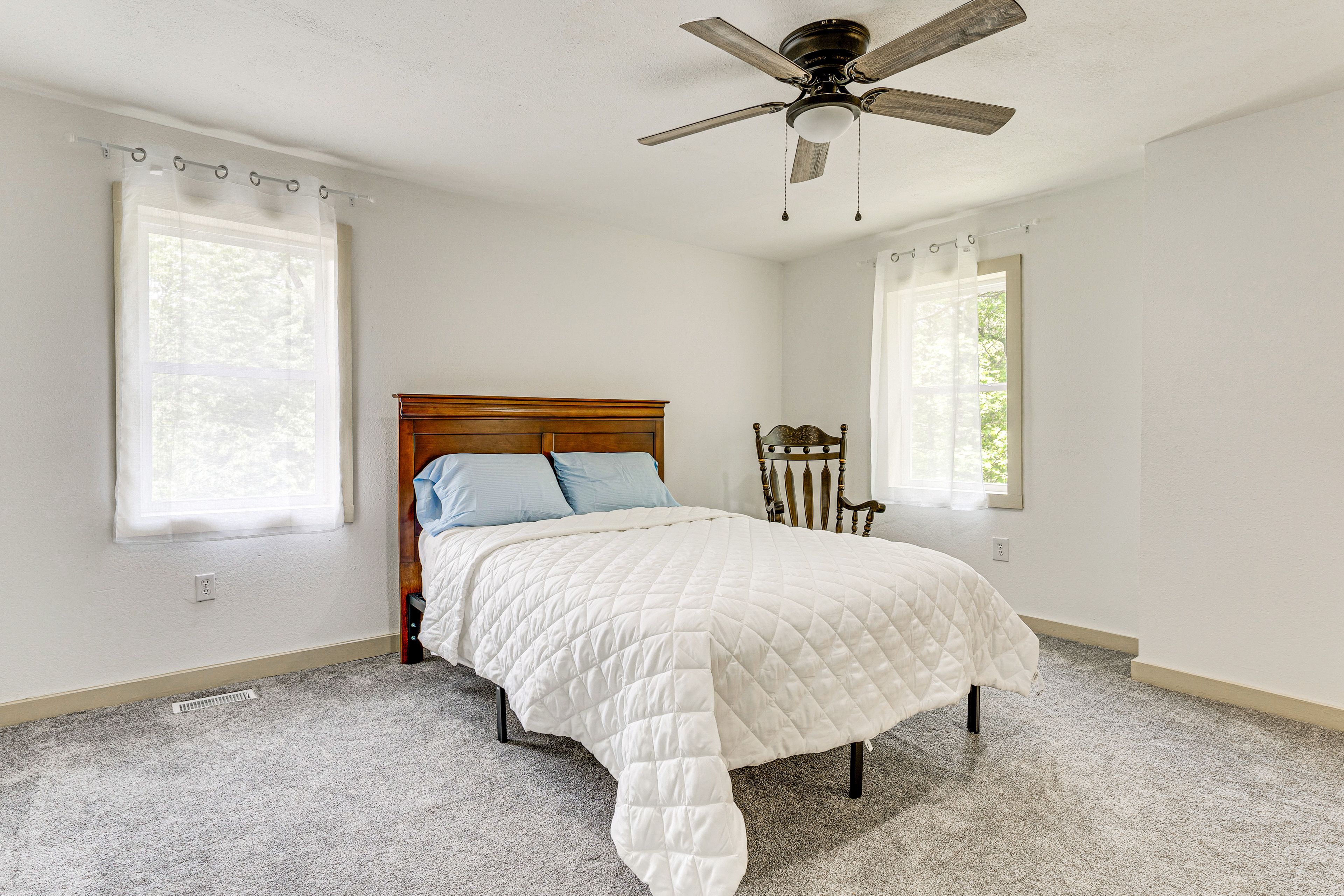 Bedroom 1 | Queen Bed | Linens Provided | 3rd Floor