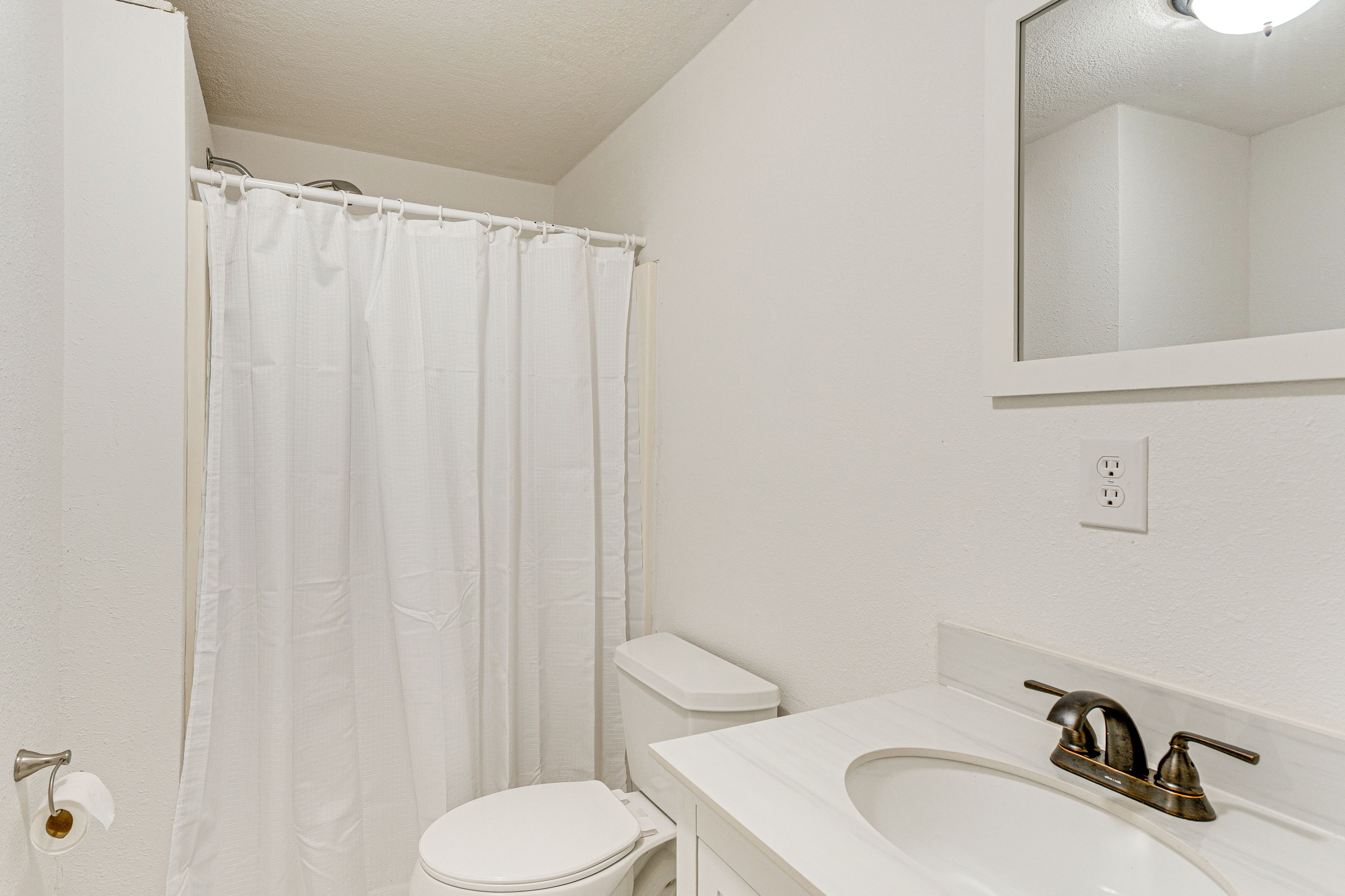 Full Bathroom | 2nd Floor
