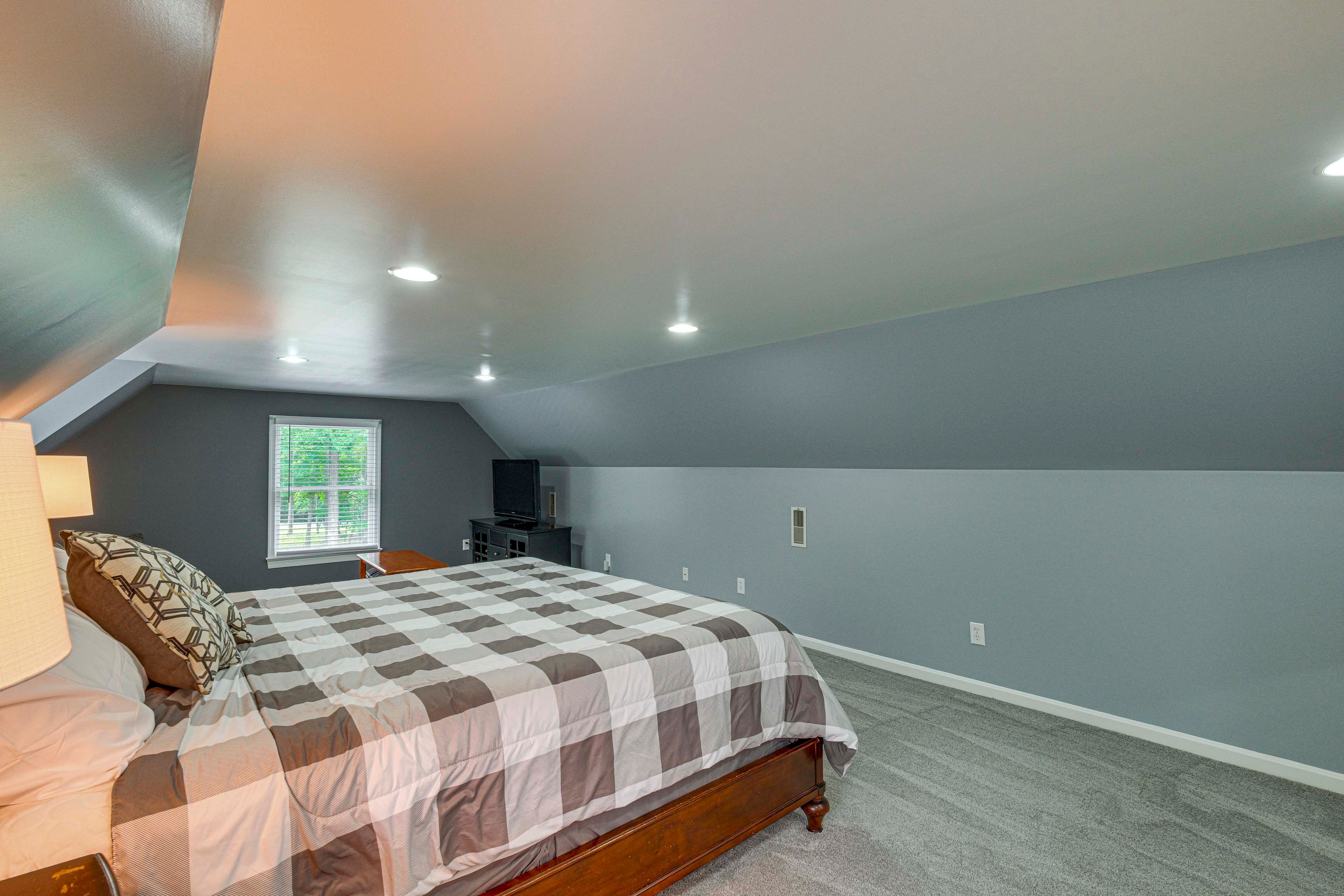 Bedroom 4 (Access via Bedroom 3) | King Bed | 2nd Floor