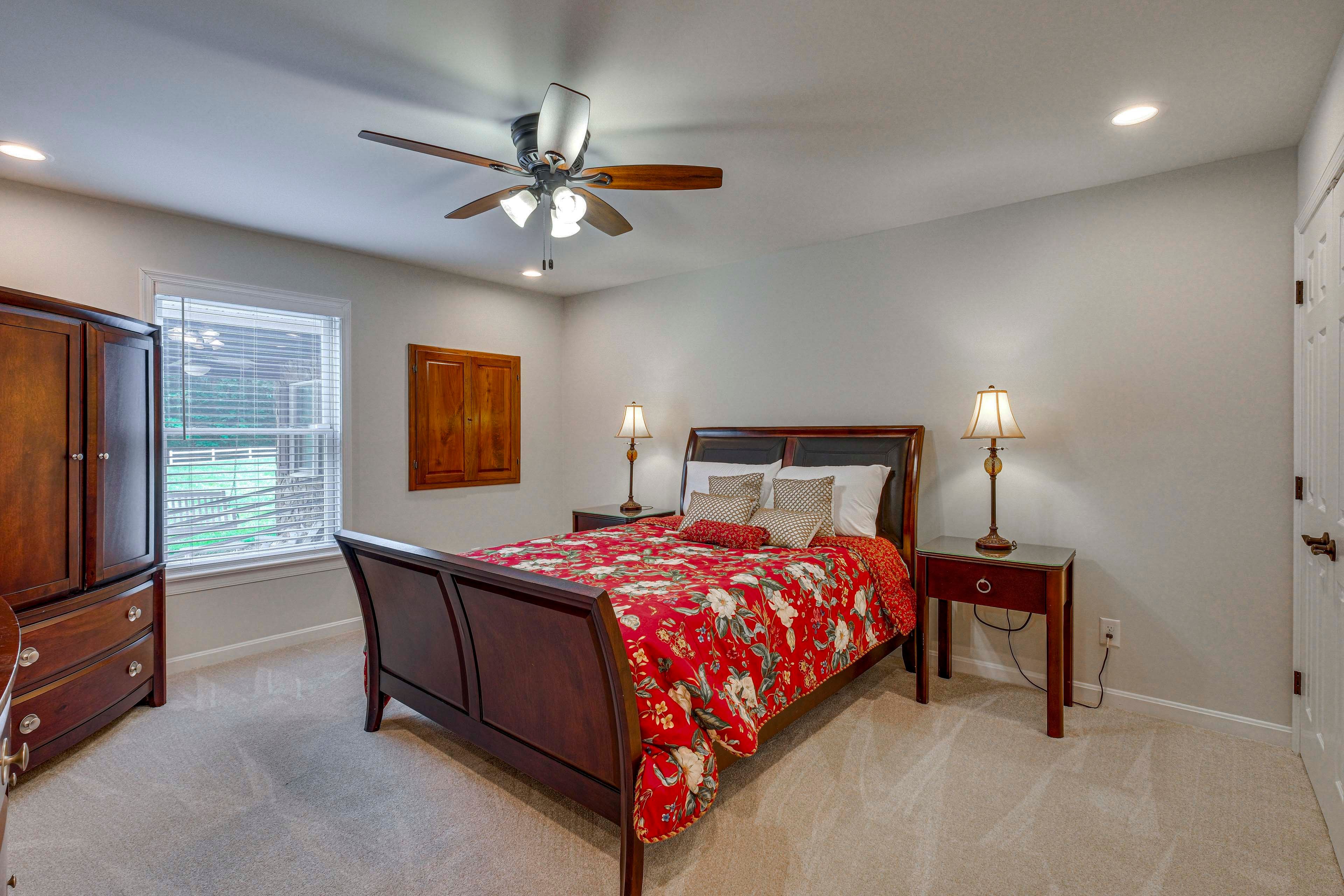 Bedroom 2 | Queen Bed | 1st Floor