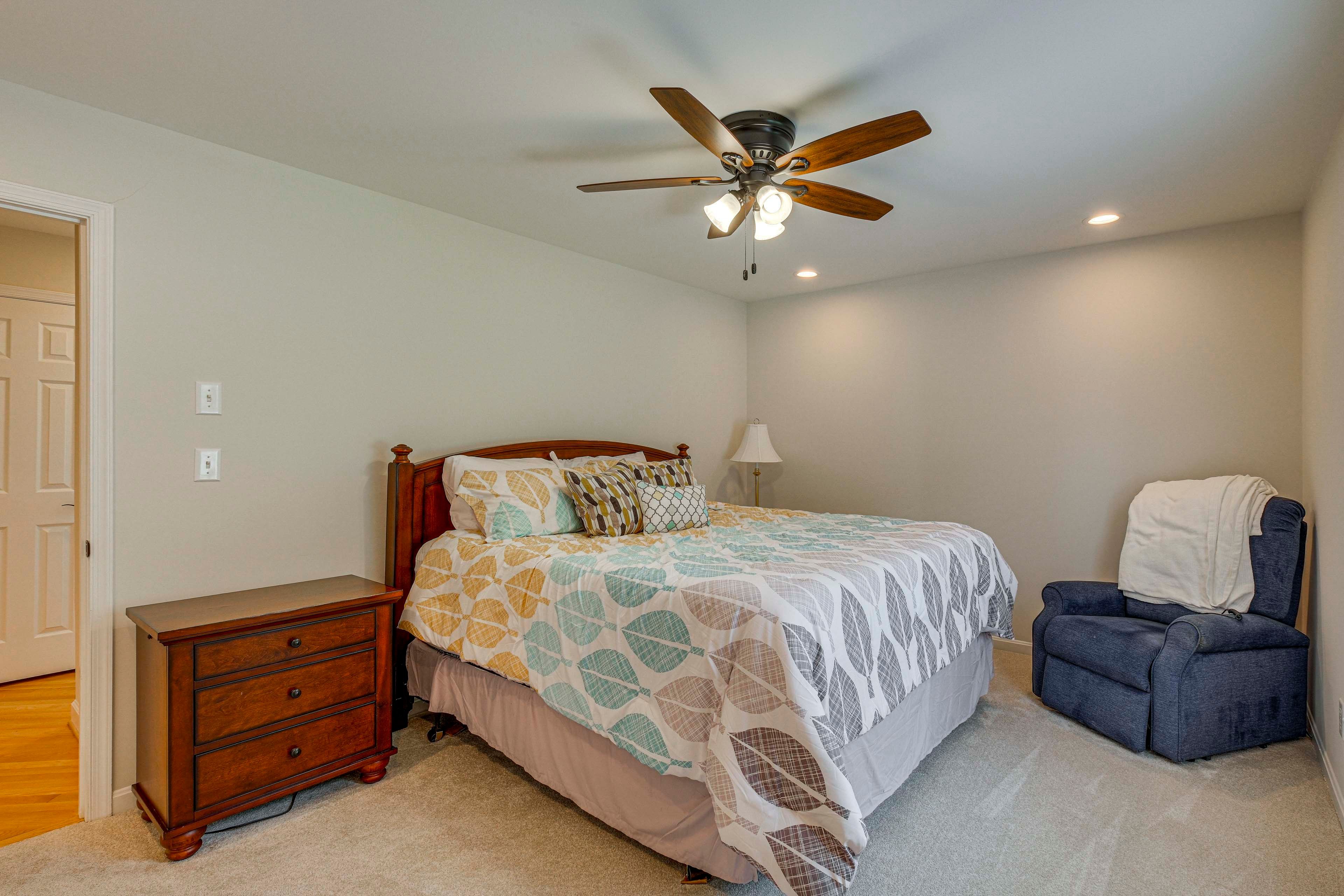 Bedroom 1 | King Bed | 1st Floor