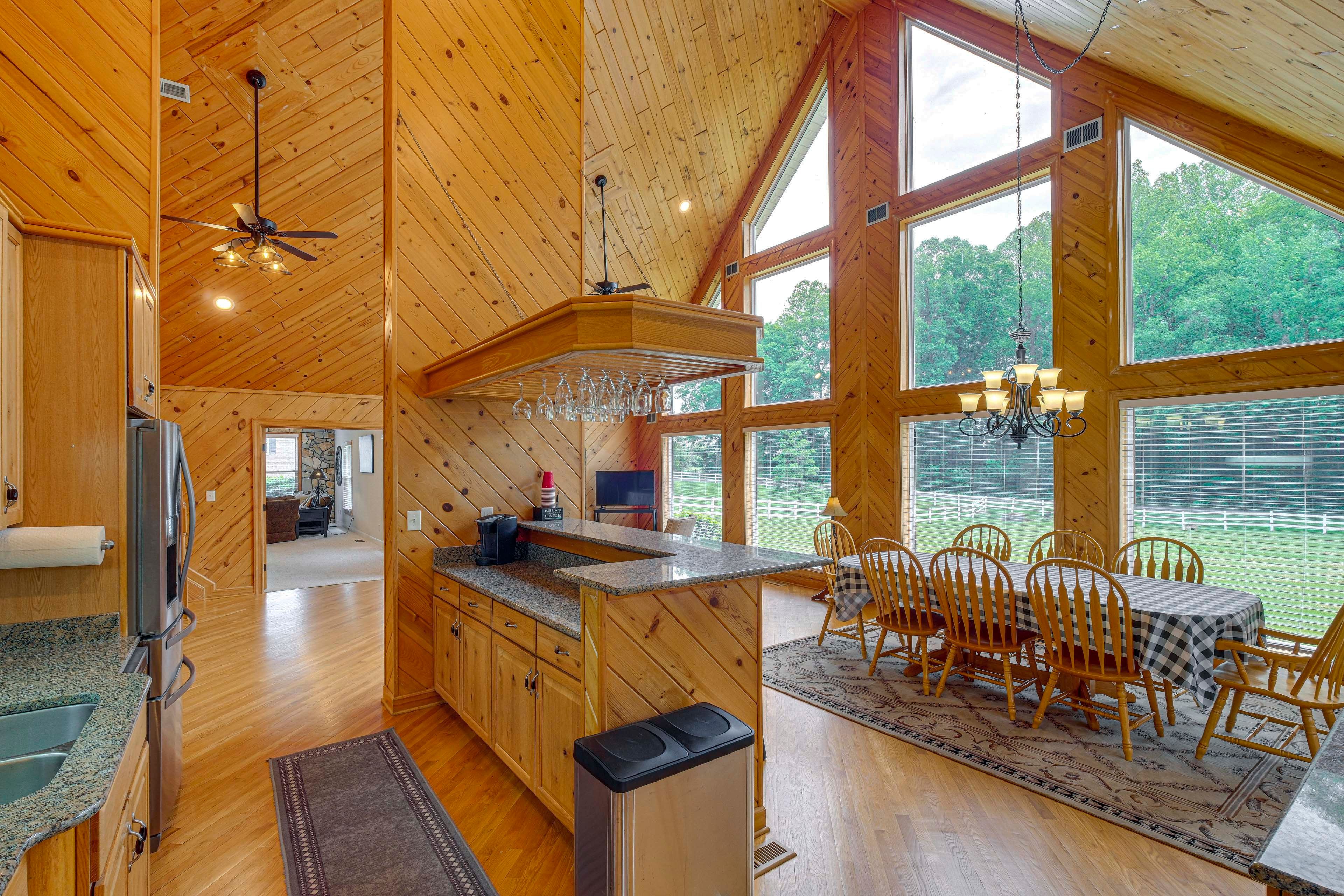 Kitchen | Toaster | 1st Floor