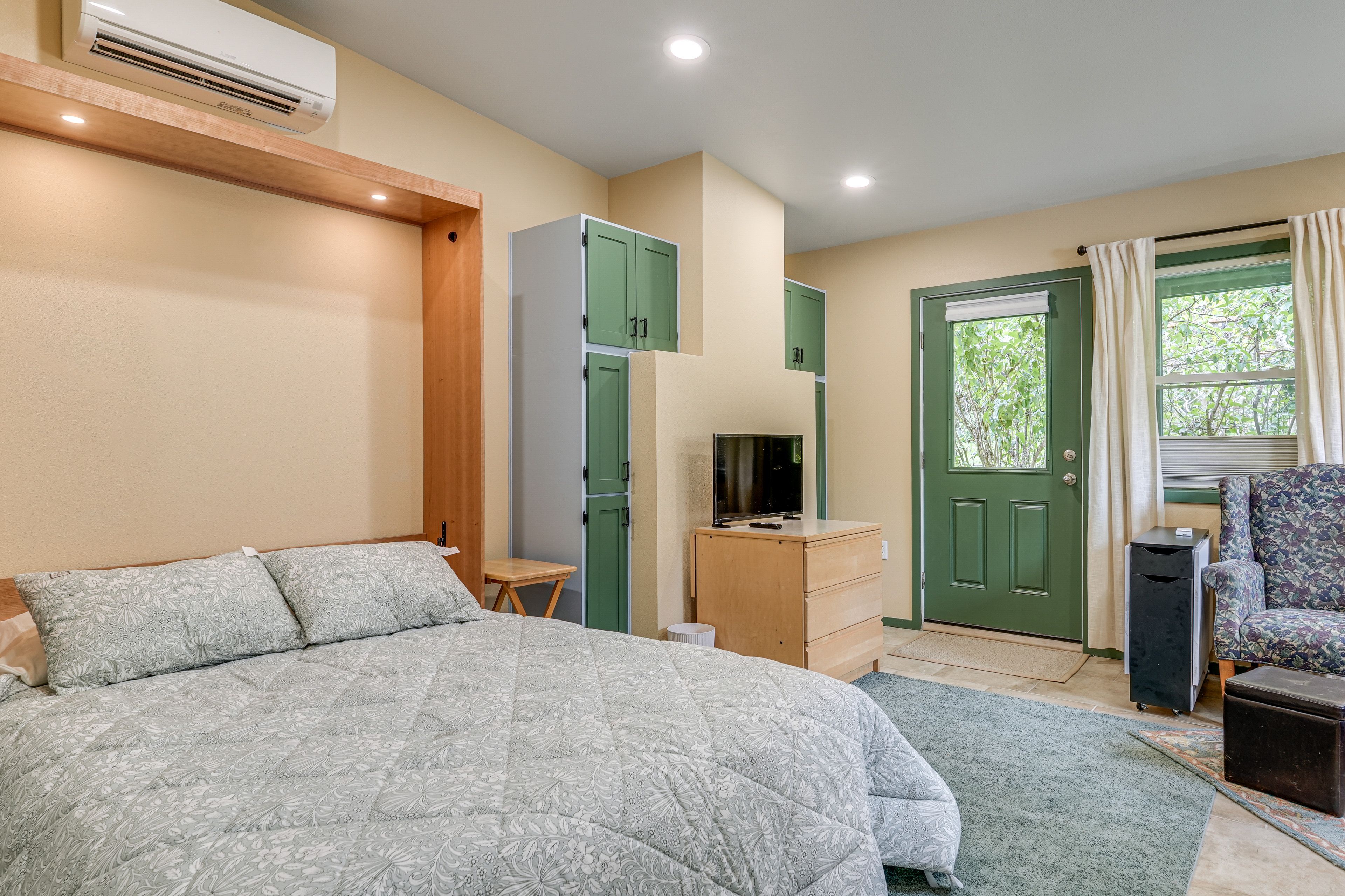 Corvallis Vacation Rental | Studio | 1BA | 350 Sq Ft | 2 Steps Required