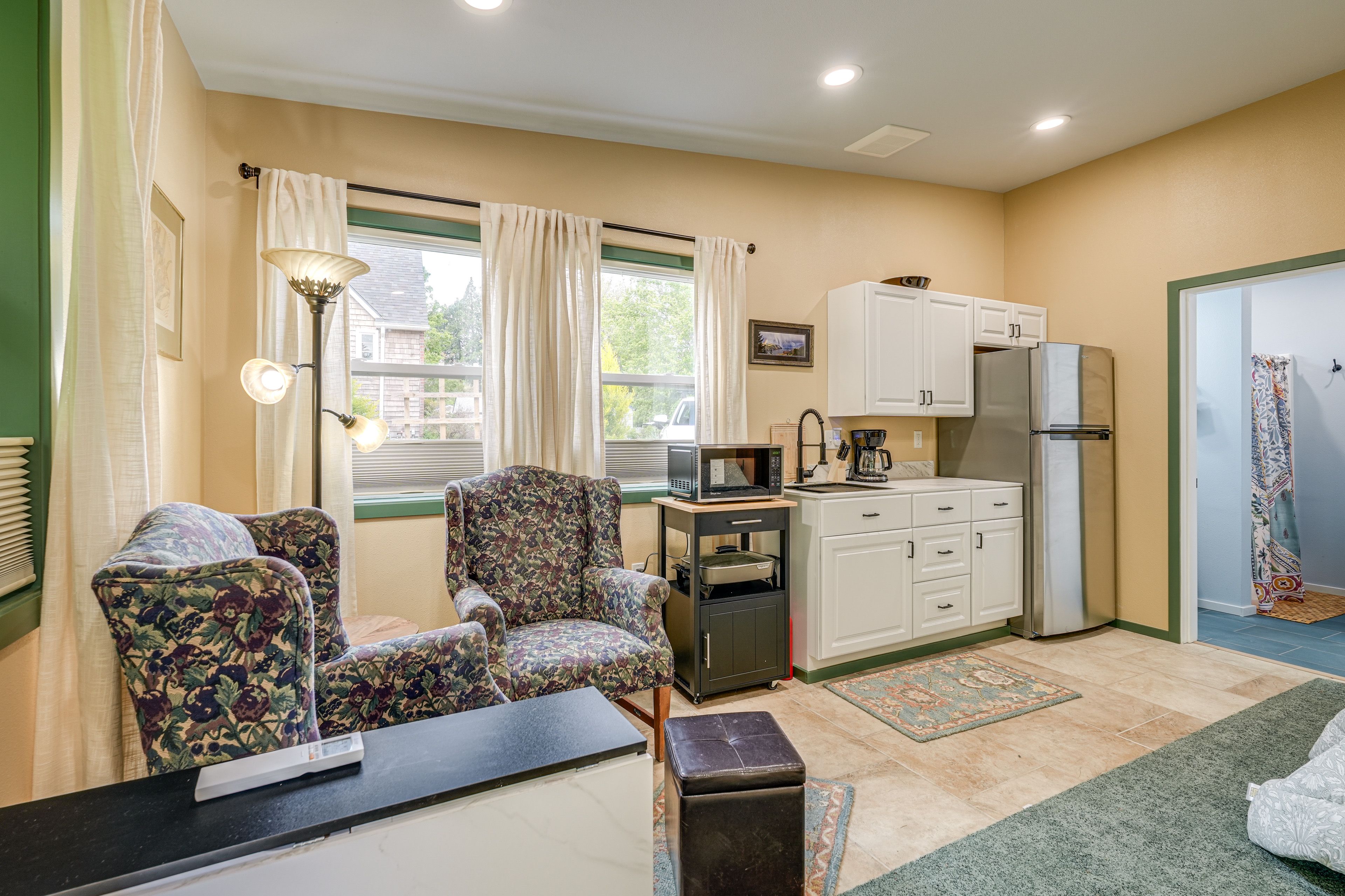 Studio Interior | Free WiFi | Single-Story Unit