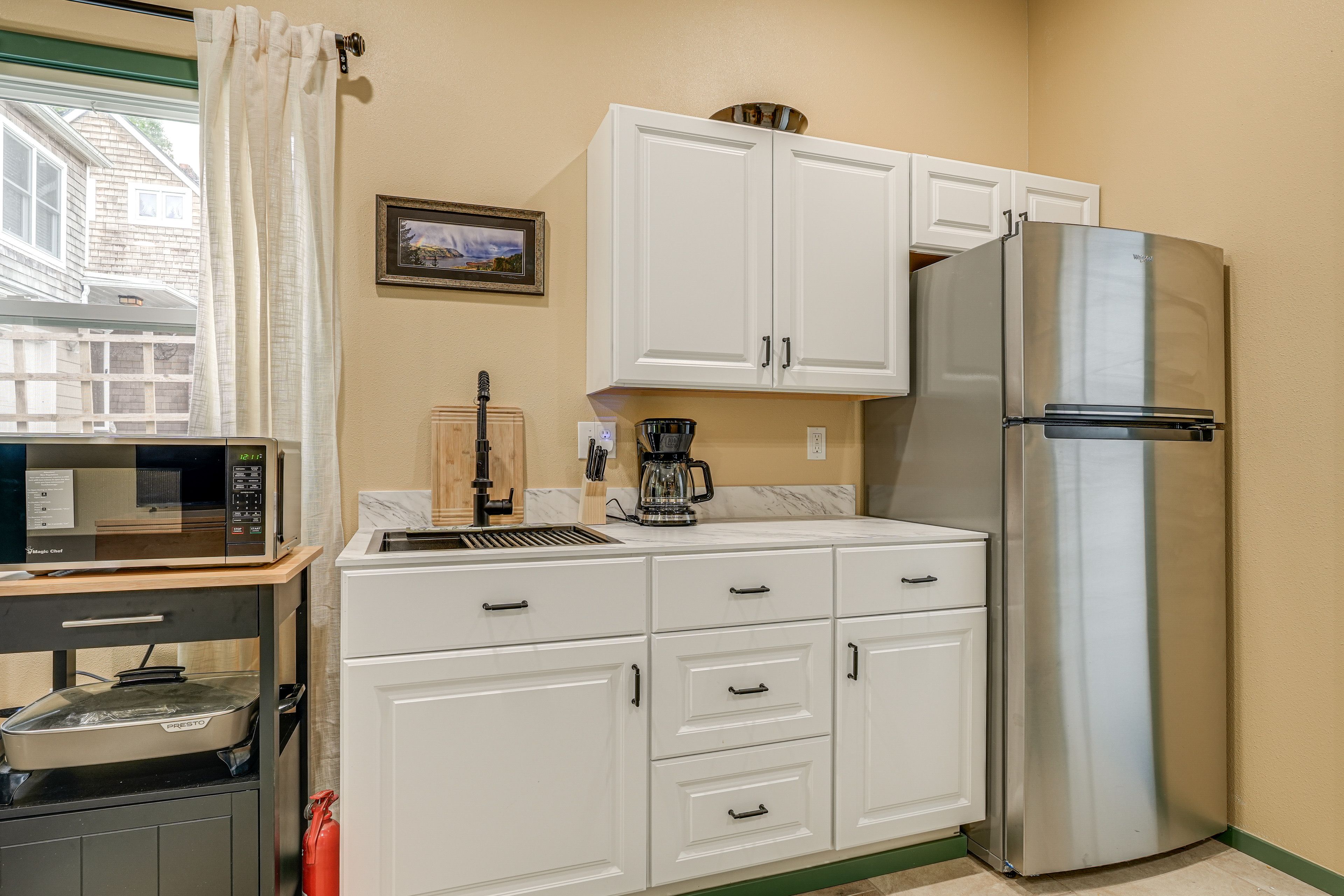 Kitchenette | Cooking Basics | Hot Plate | Microwave | Drip Coffee Maker