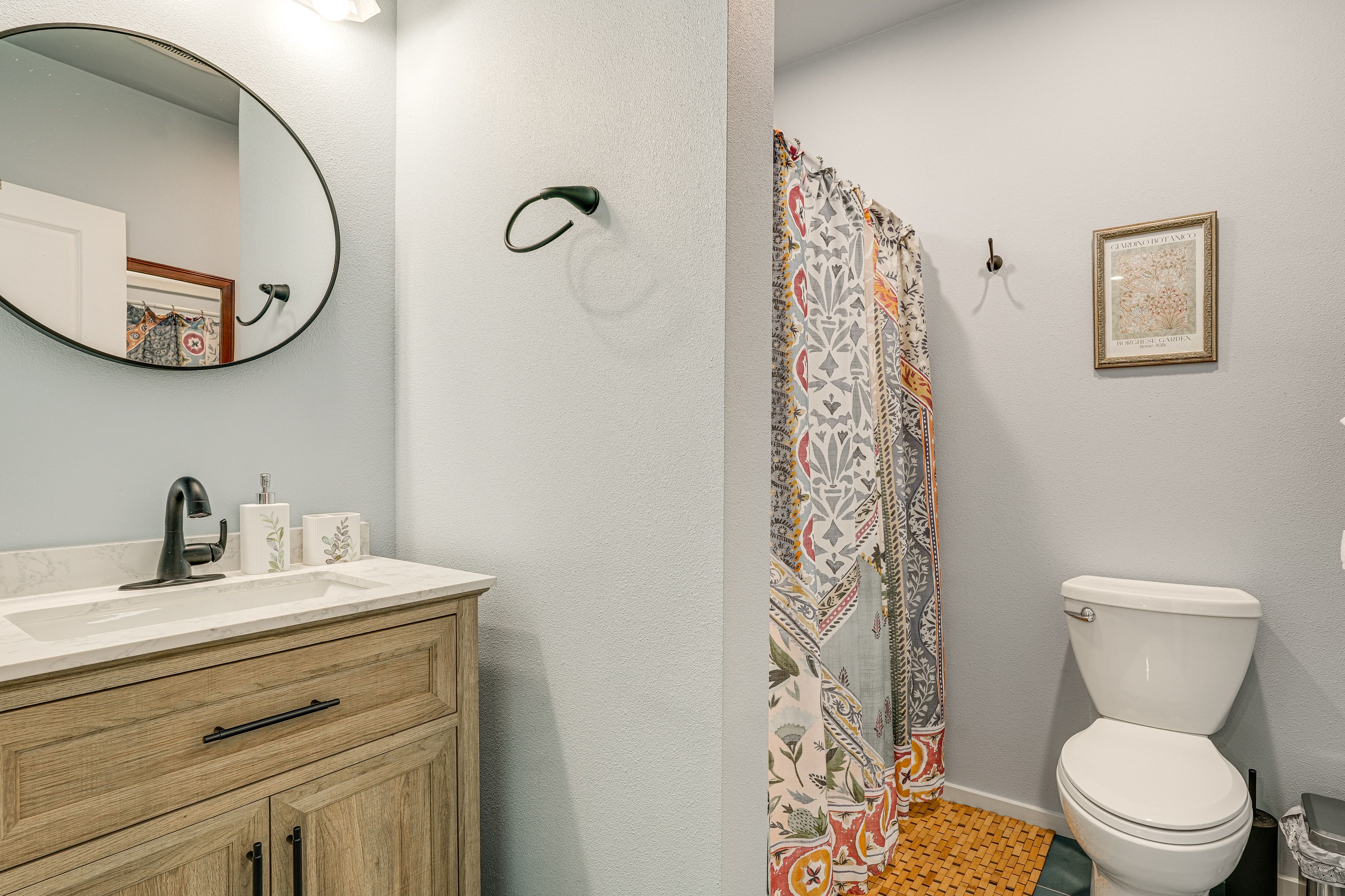 Full Bathroom | Towels & Linens Provided