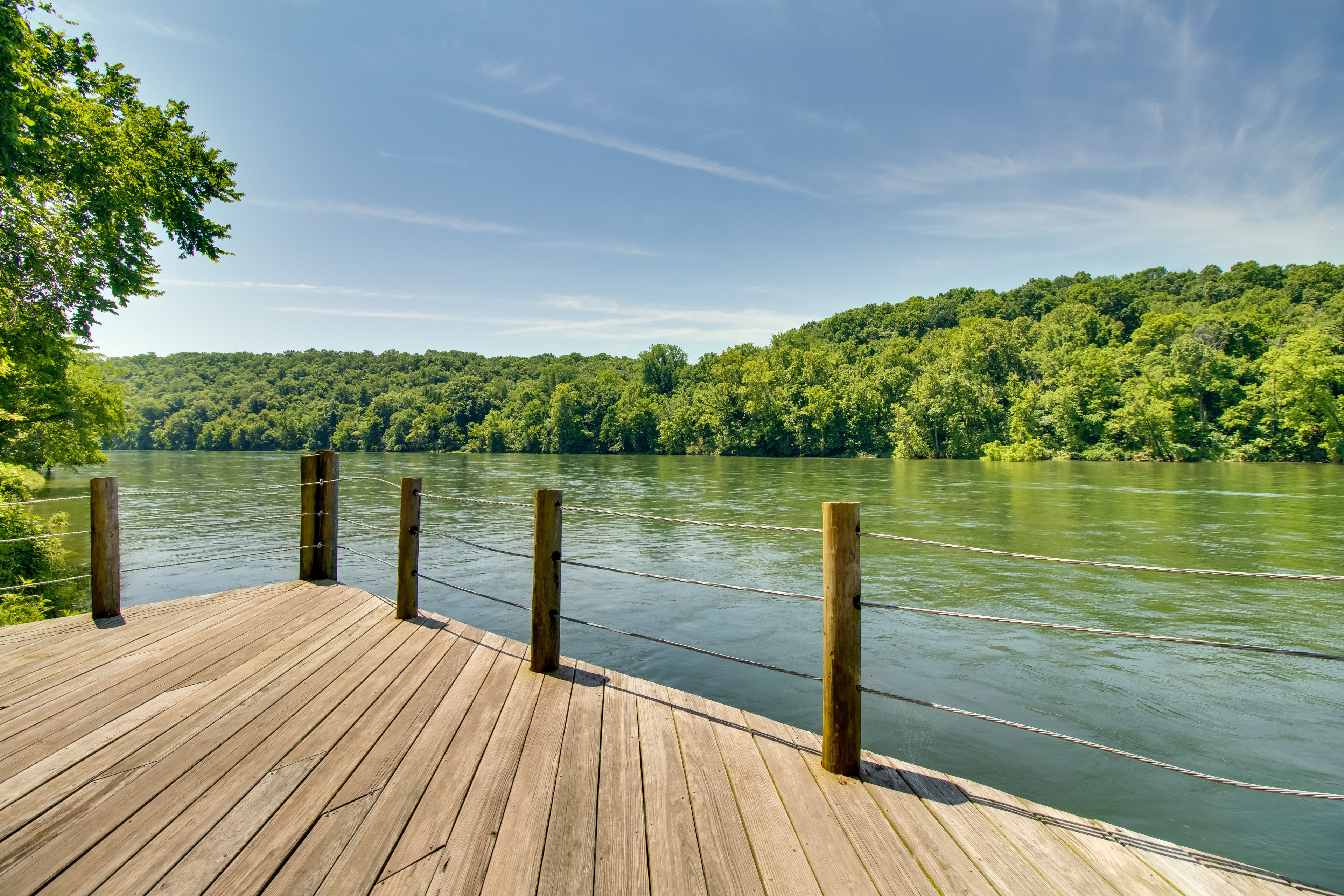 Shared Outdoor Amenities | Dock w/ River Access