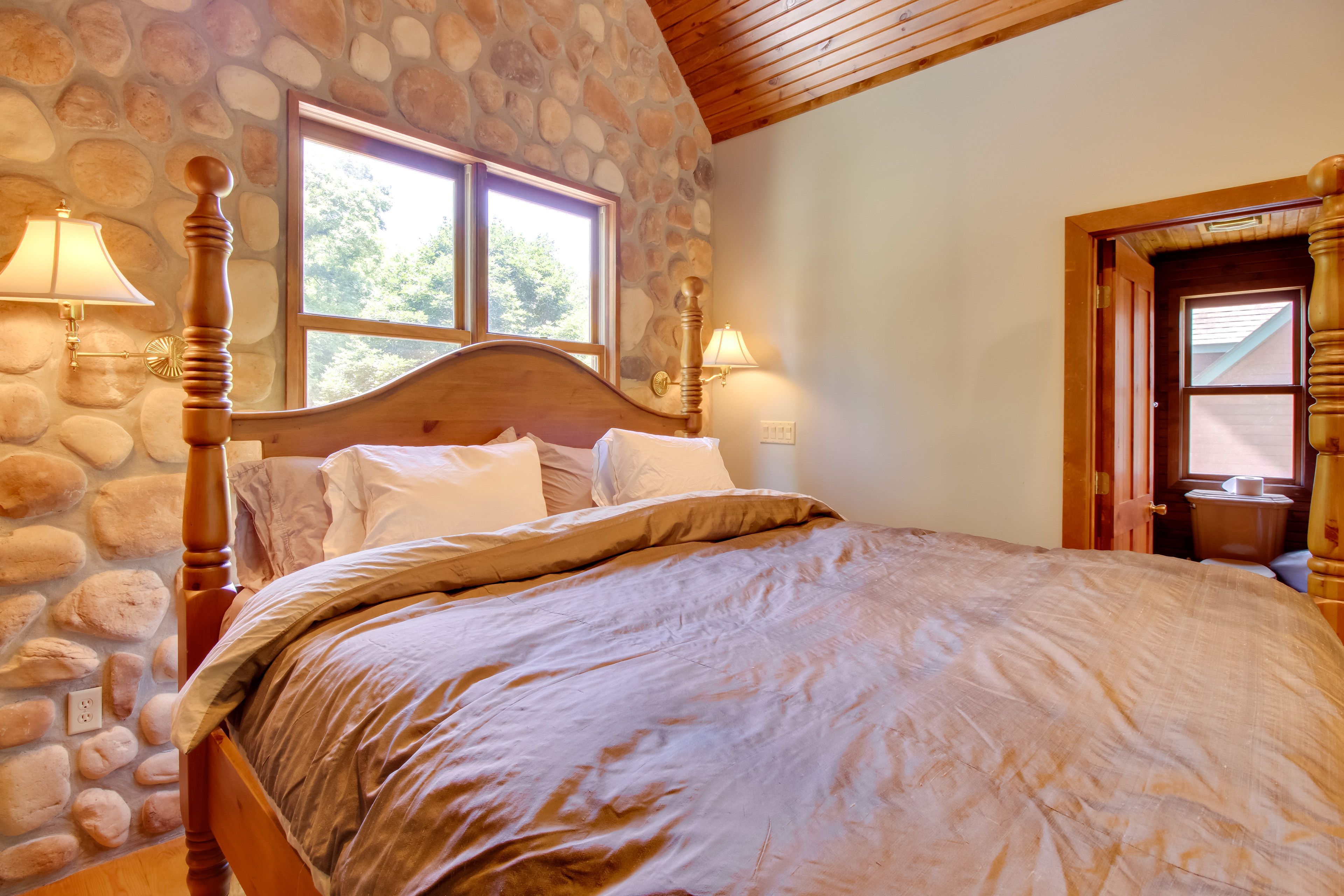 Studio | Sleeping Area | California King Bed | Linens Provided
