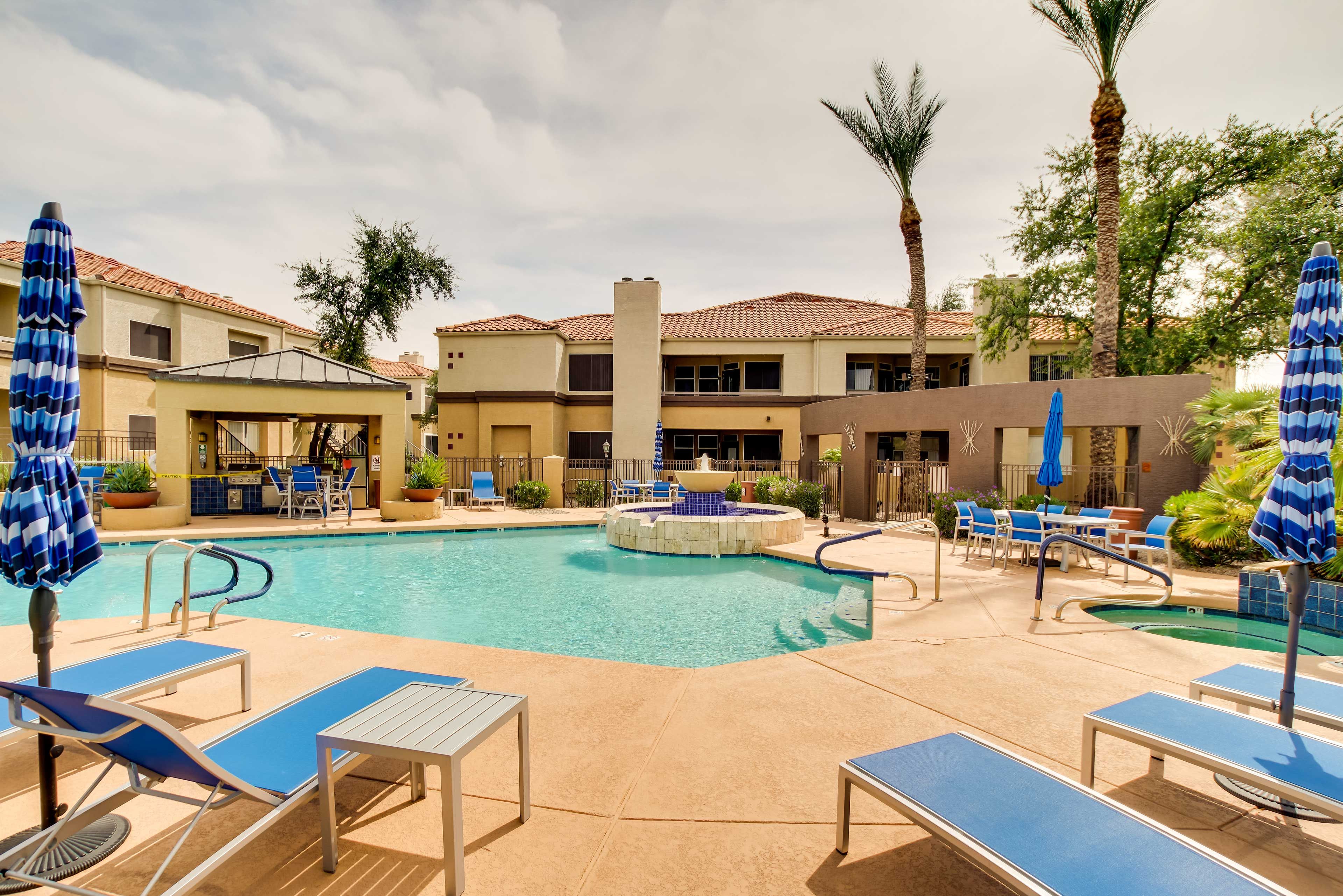 Frank's on Shea | Community Pool Area