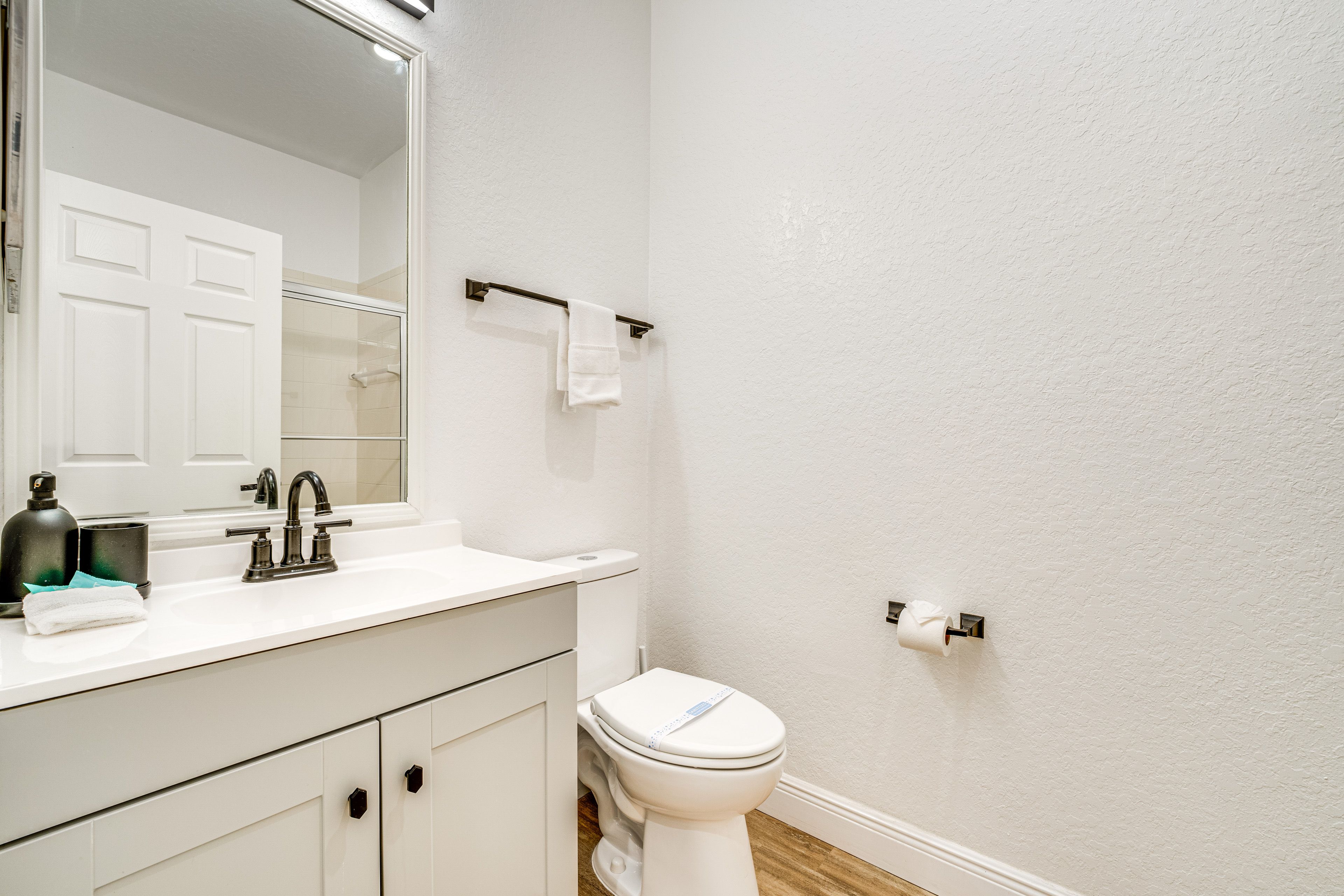 Full Bath | 1st Floor