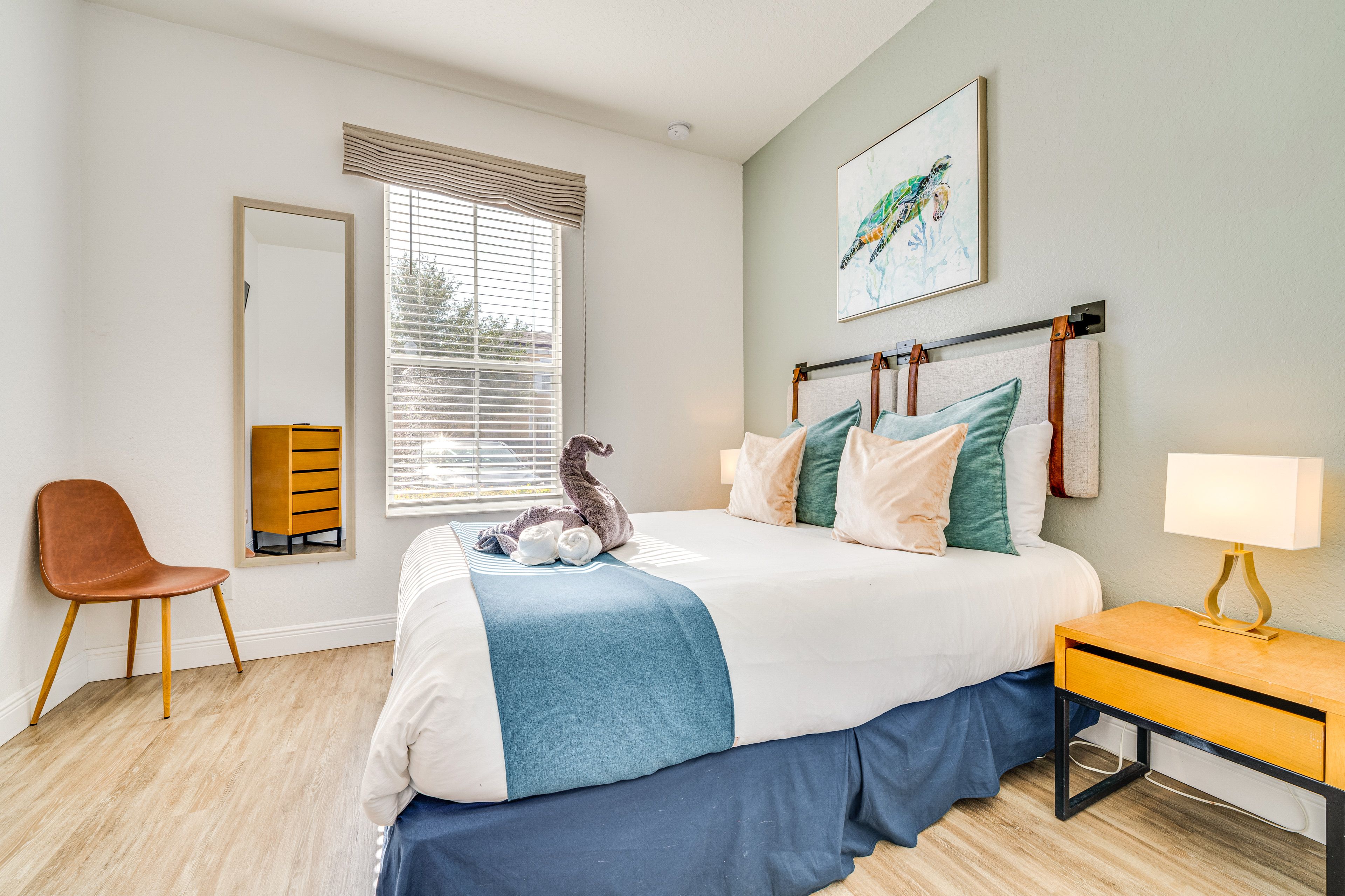 Bedroom 4 | Queen Bed | 1st Floor