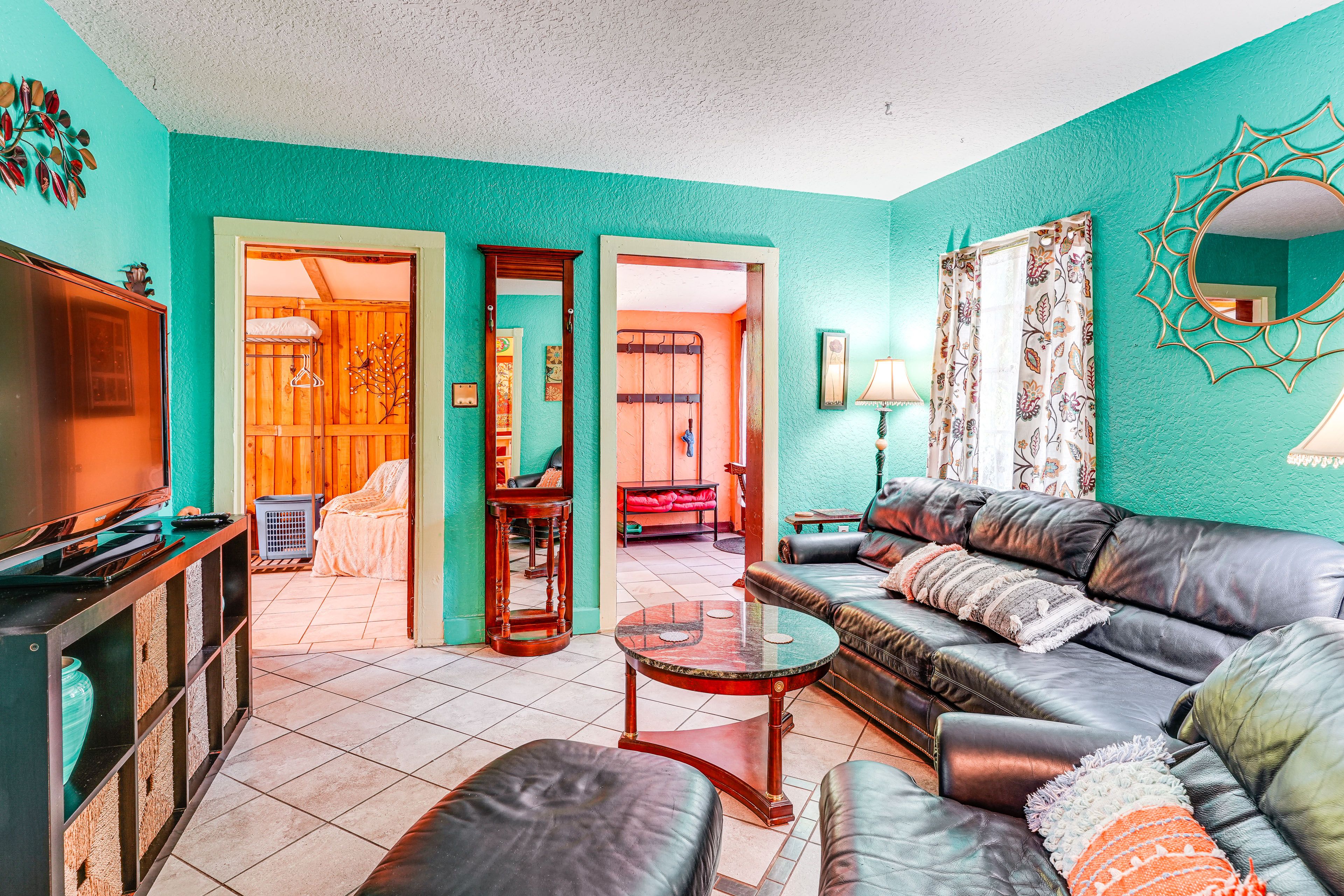 Living Room | Smart TV | Free WiFi | Window A/C