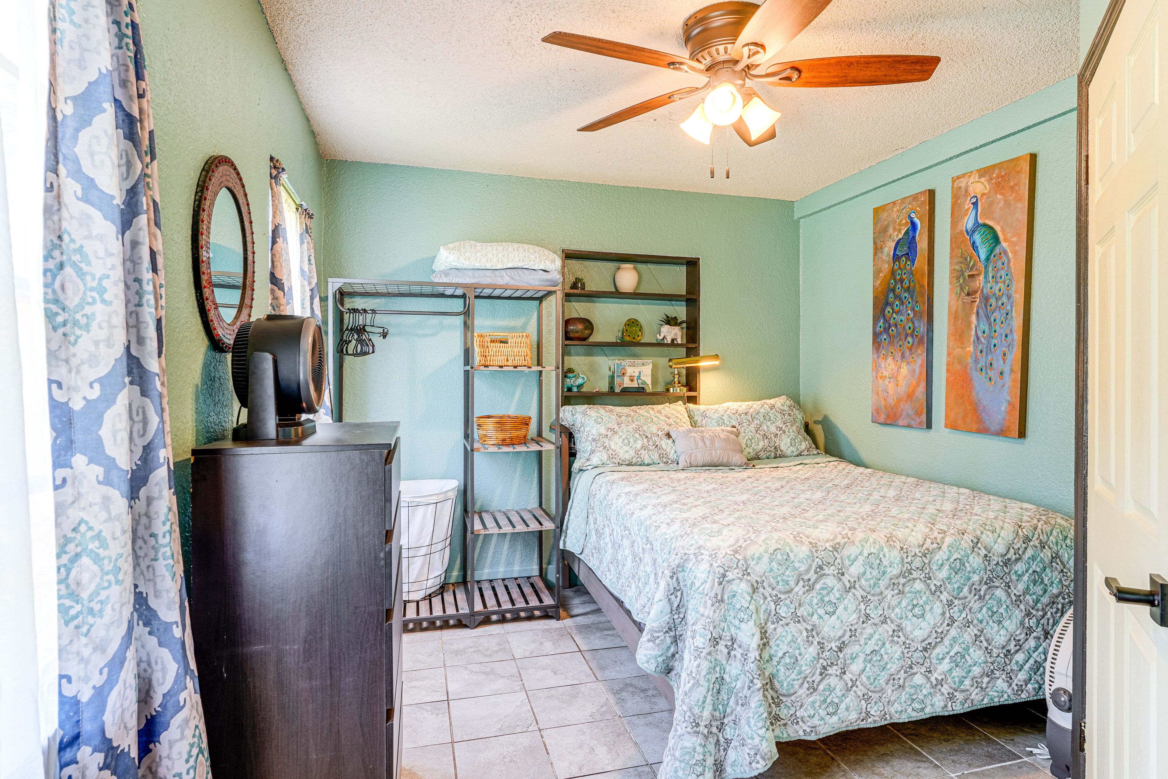 Bedroom 1 | Queen Bed