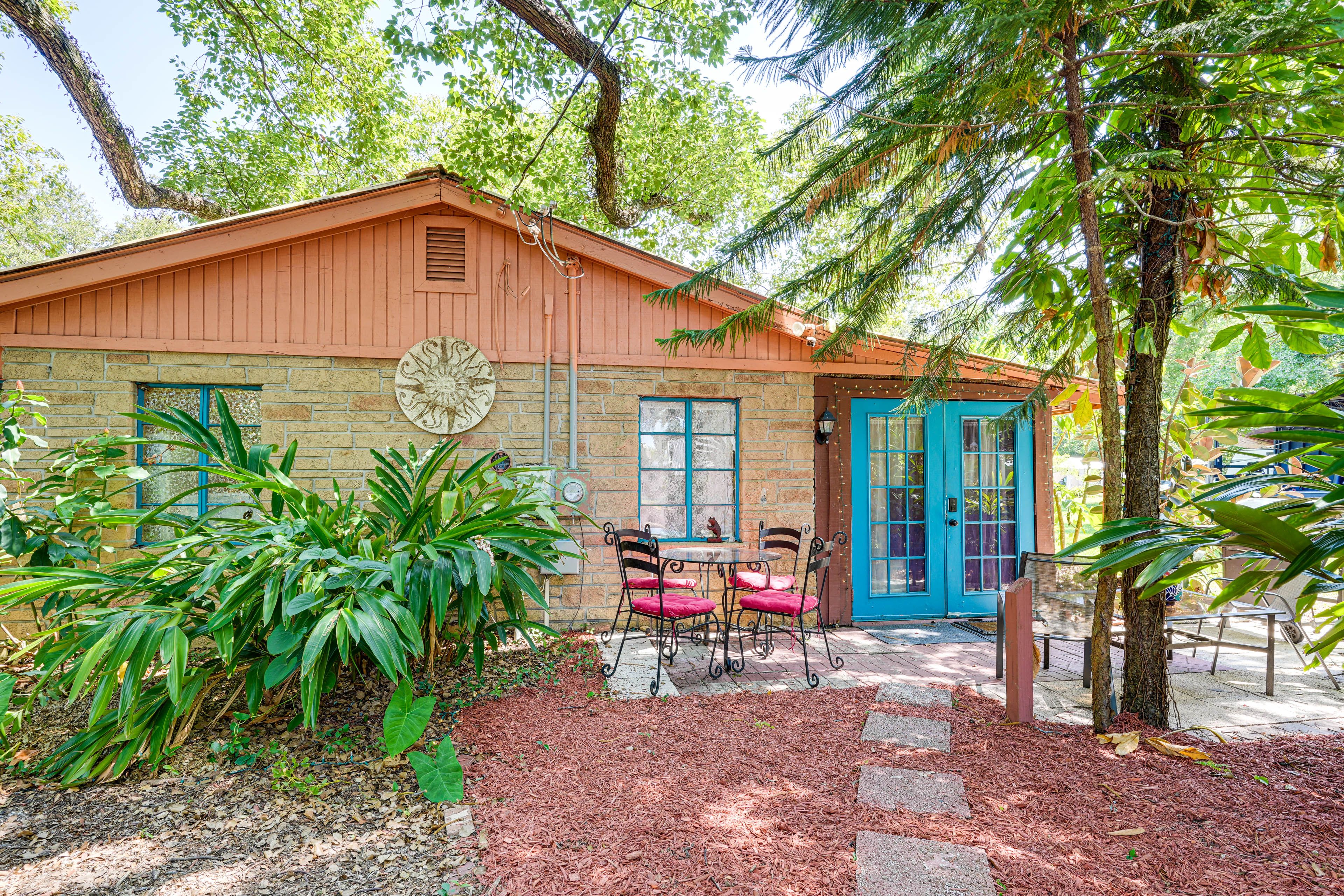 Lutz Vacation Rental | 2BR | 1BA | 700 Sq Ft | 1 Step to Enter
