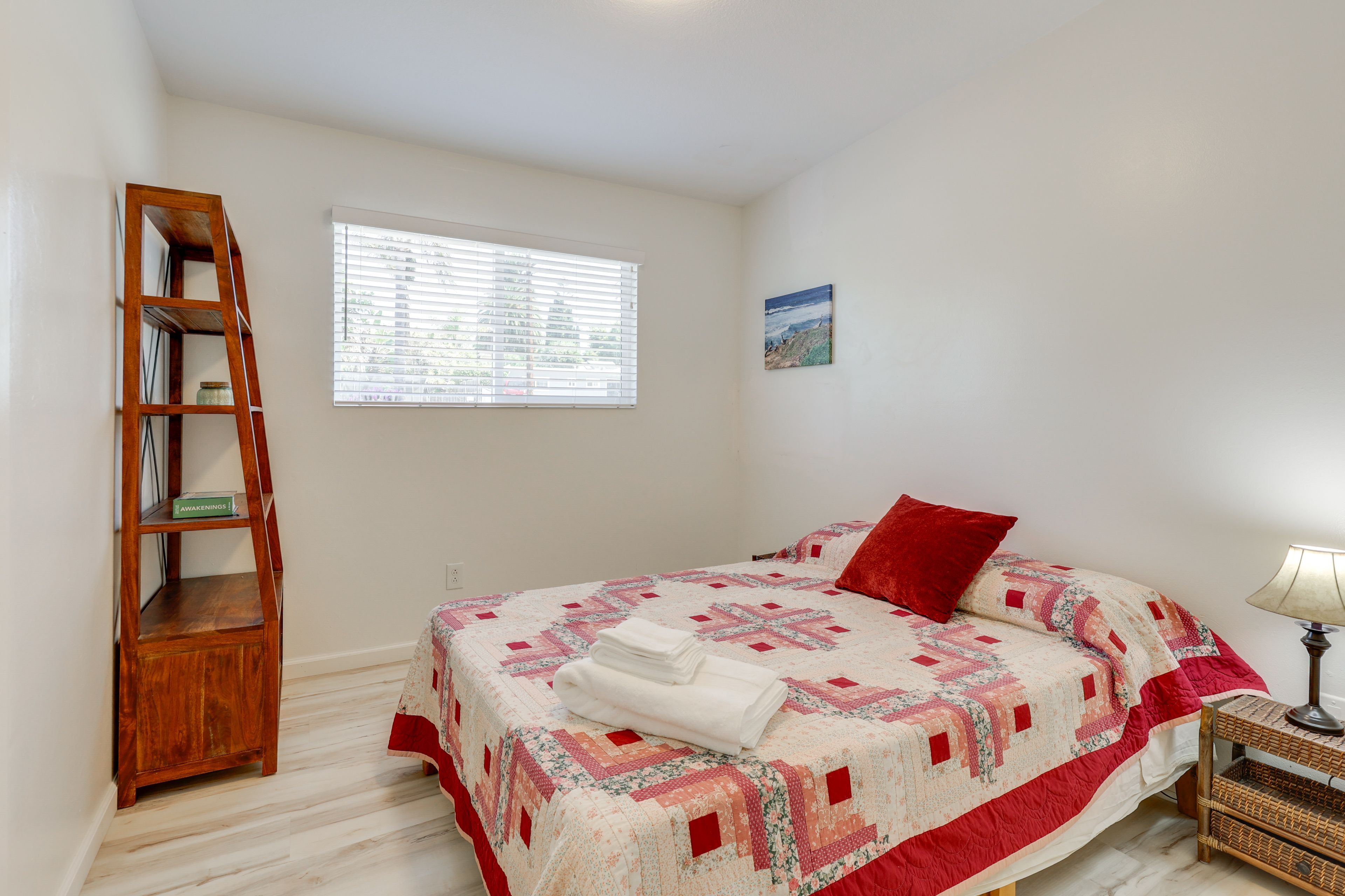 Bedroom 1 | Queen Bed