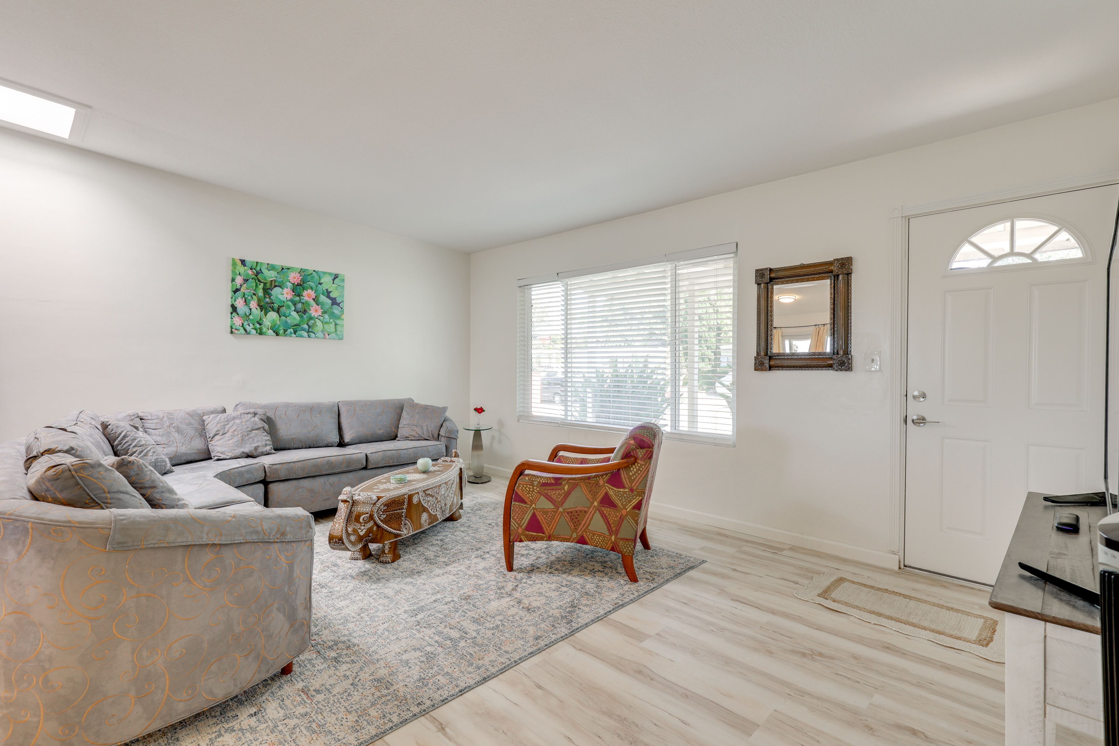 Living Area | Smart TV